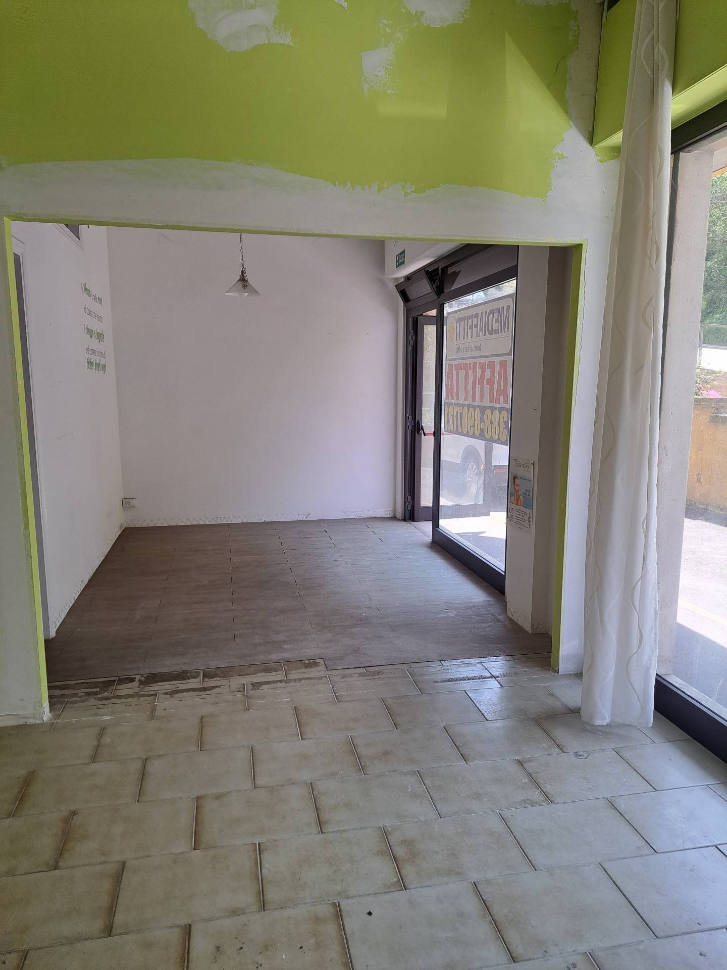Fondo/negozio in affitto a Chieti, Tricalle