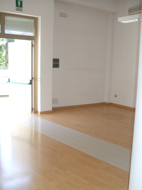 Fondo/negozio in affitto a Chieti, Chieti Scalo