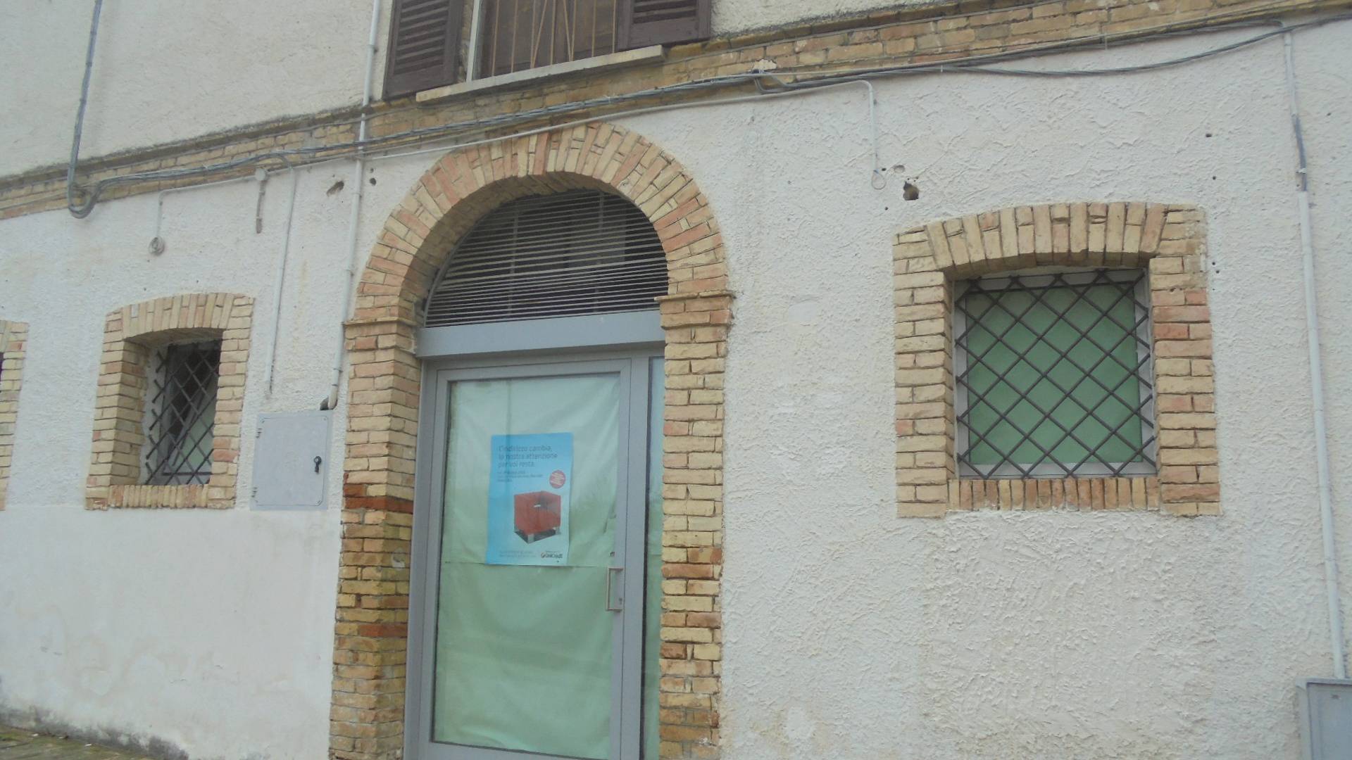 Locale commerciale in affitto a Nocciano