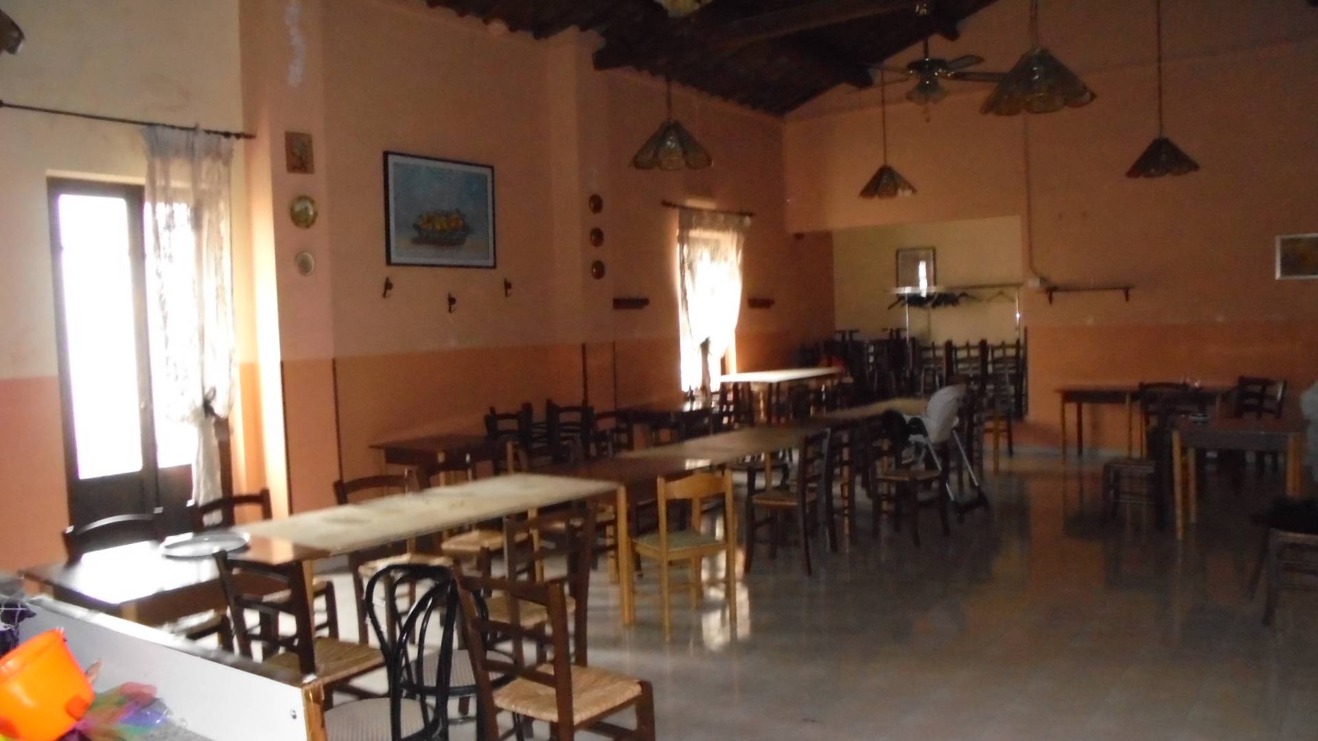 Attivit commerciale in affitto a Nocciano