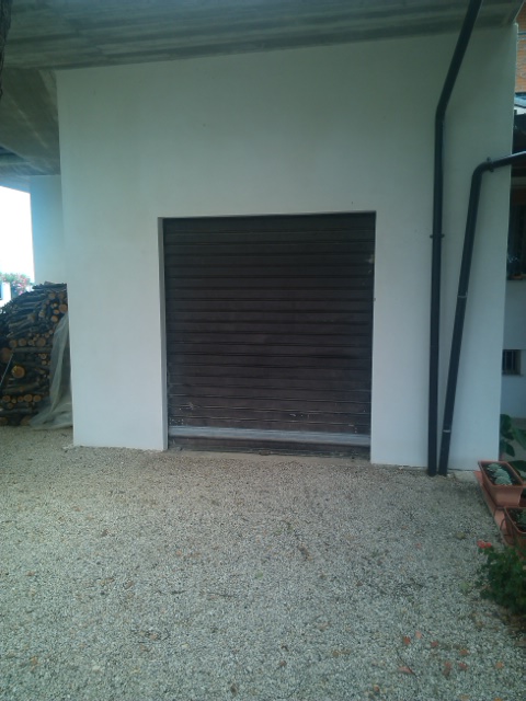 Locale commerciale in affitto a Pianella