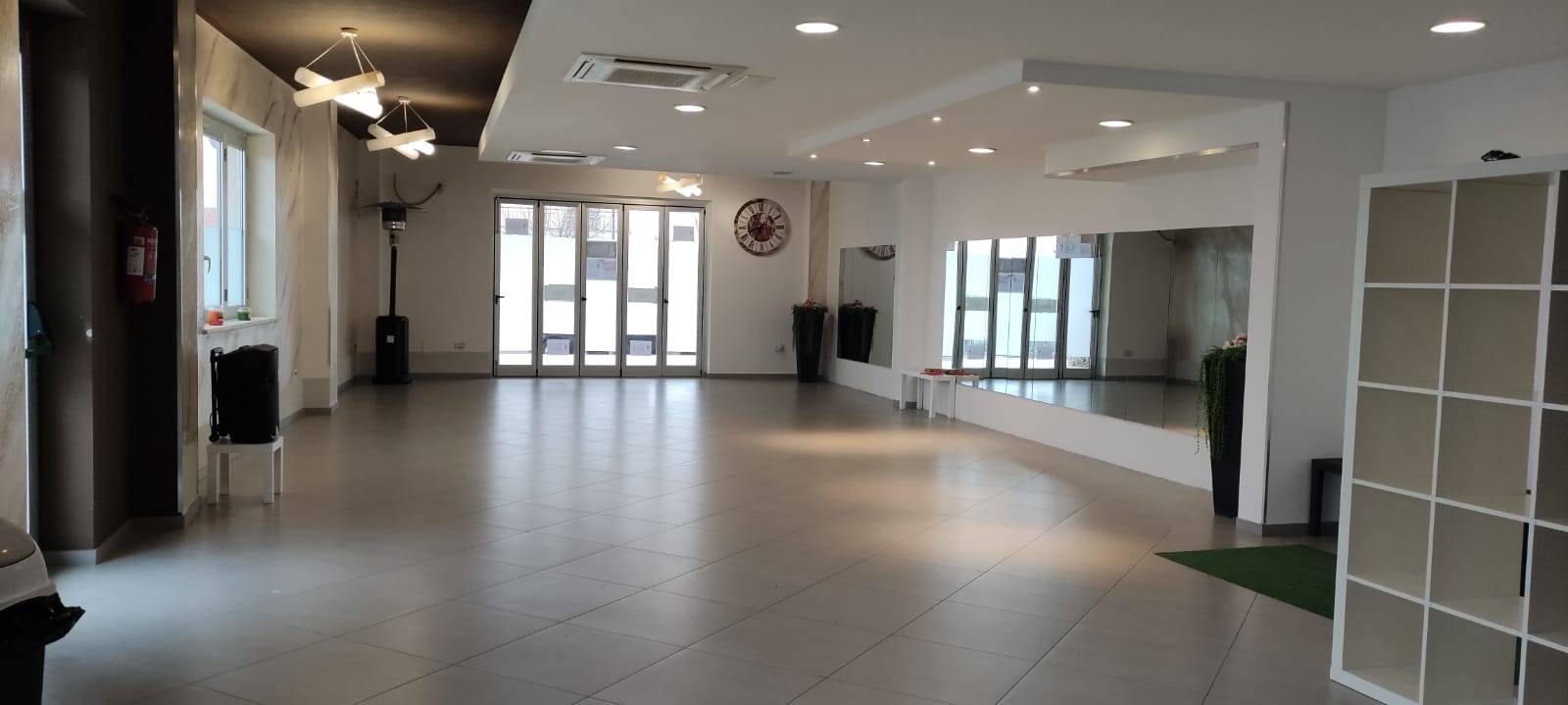 Locale commerciale in affitto a Pianella