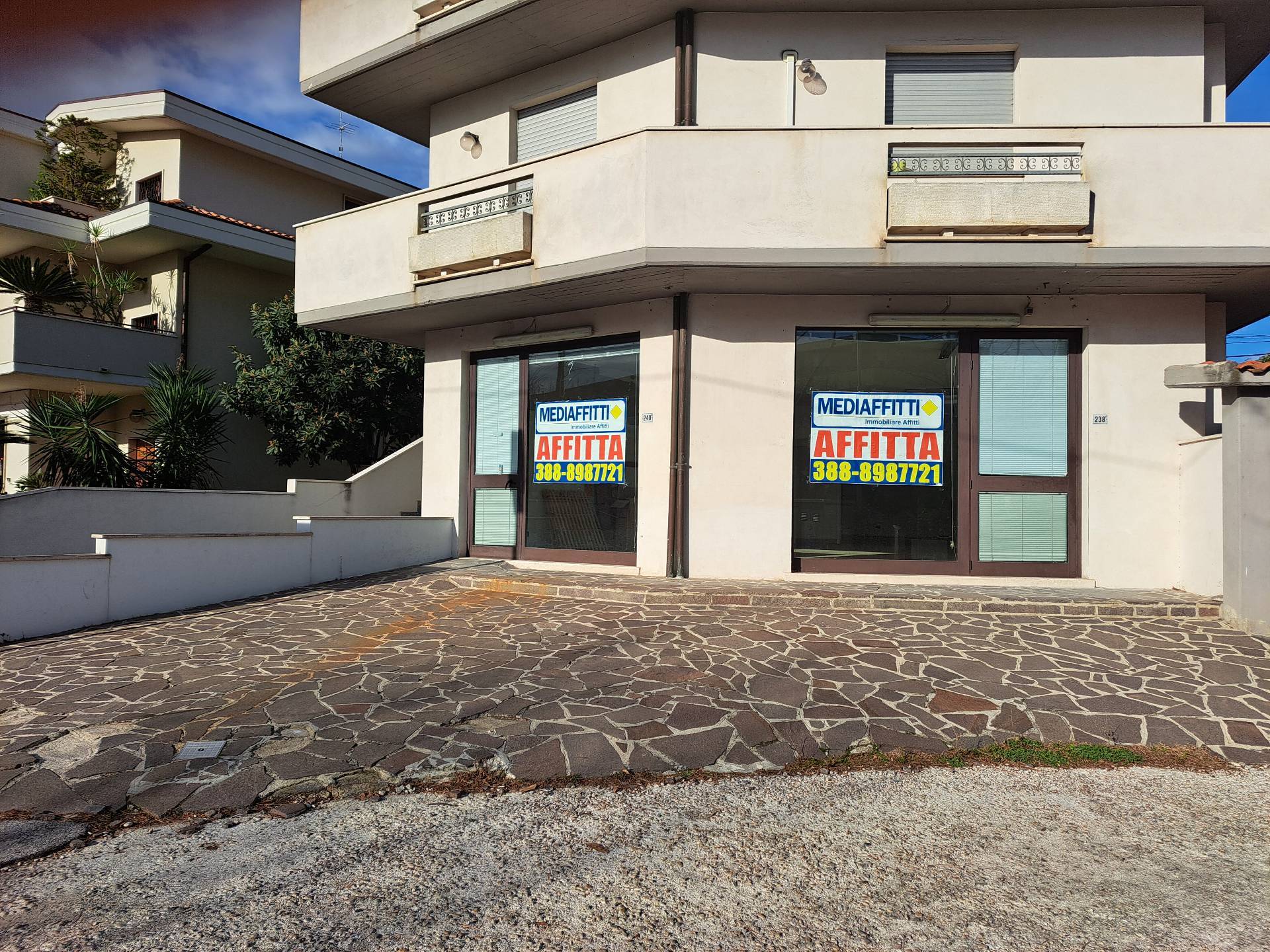 Locale commerciale in affitto a San Giovanni Teatino, Sambuceto