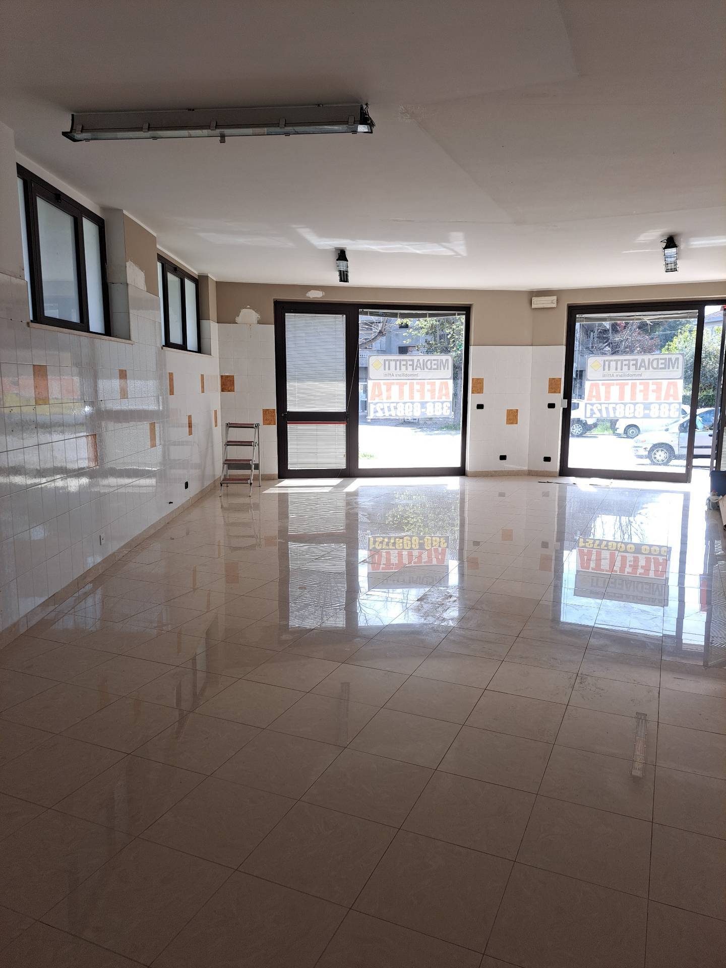 Locale commerciale in affitto a San Giovanni Teatino, Sambuceto