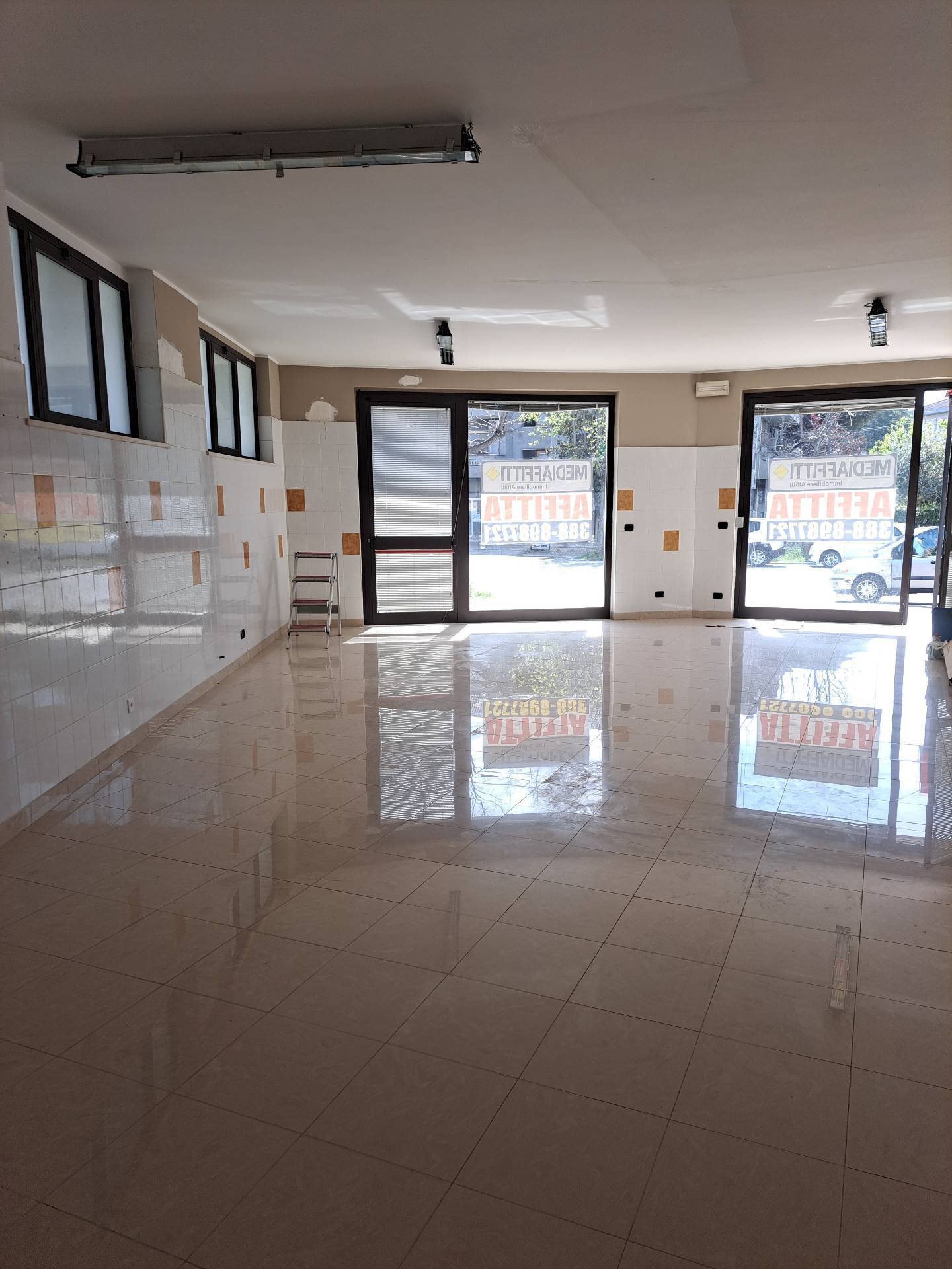 Locale commerciale in affitto a San Giovanni Teatino, Sambuceto