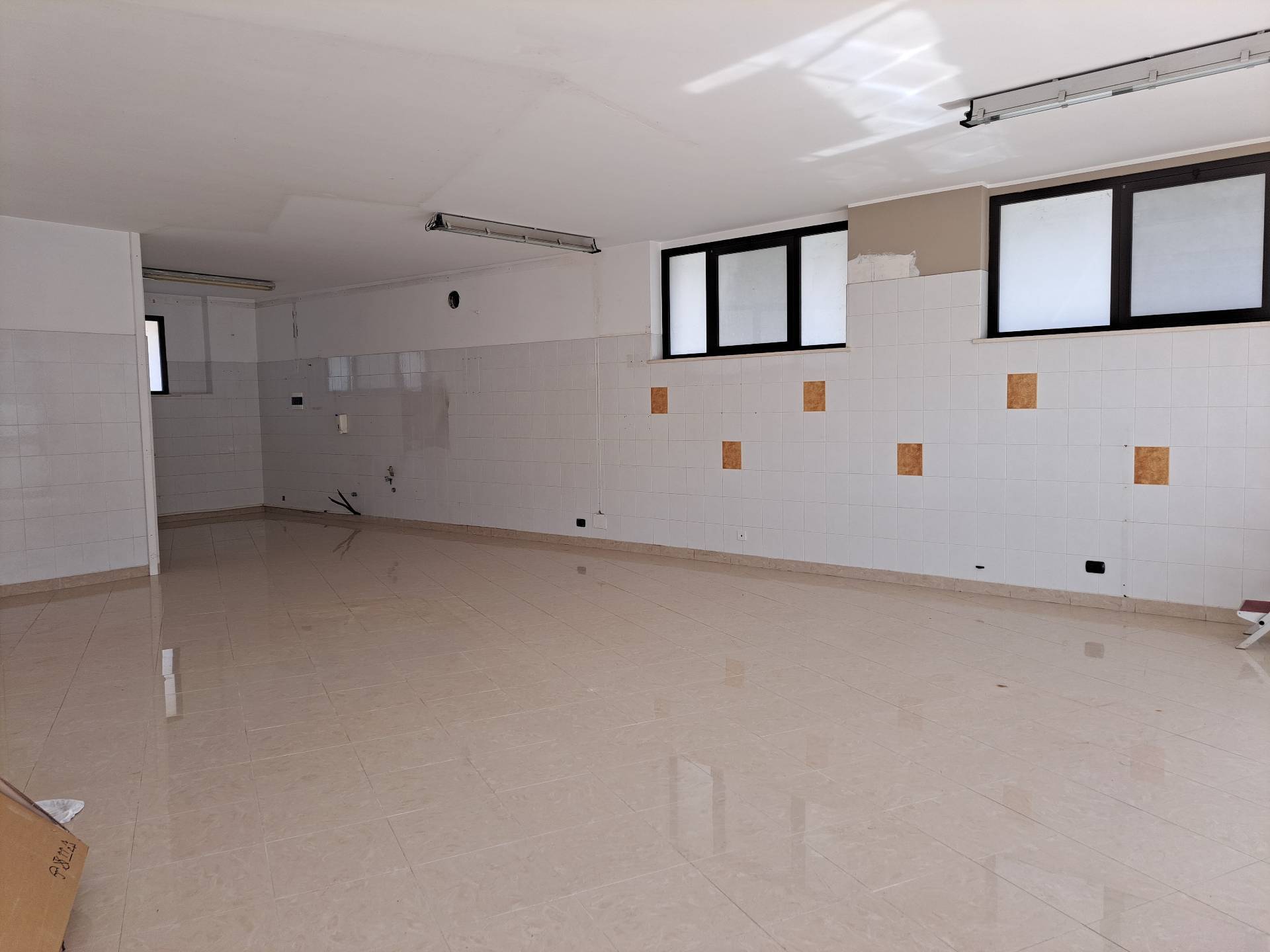 Locale commerciale in affitto a San Giovanni Teatino, Sambuceto