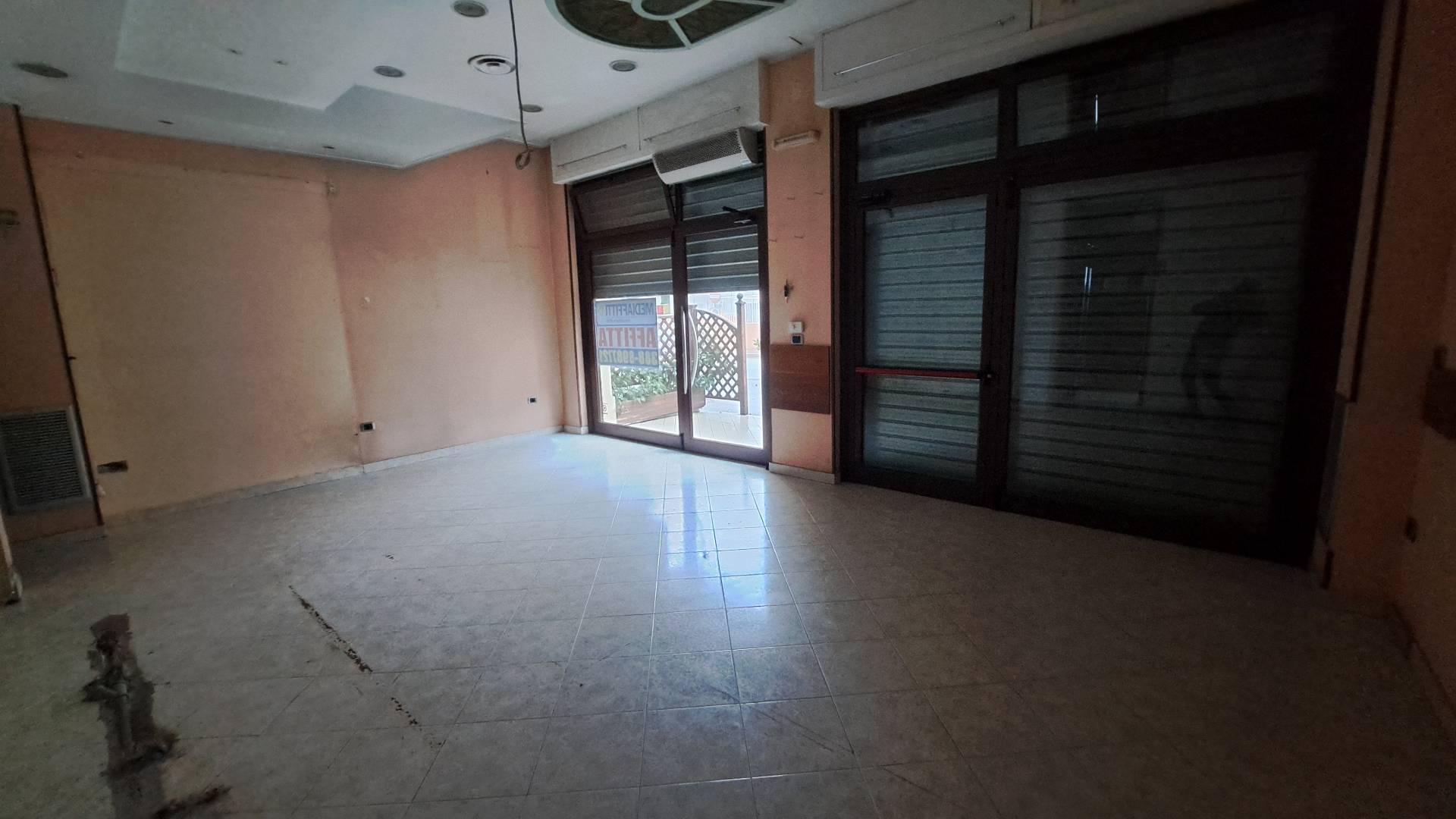 Locale commerciale in affitto a Chieti