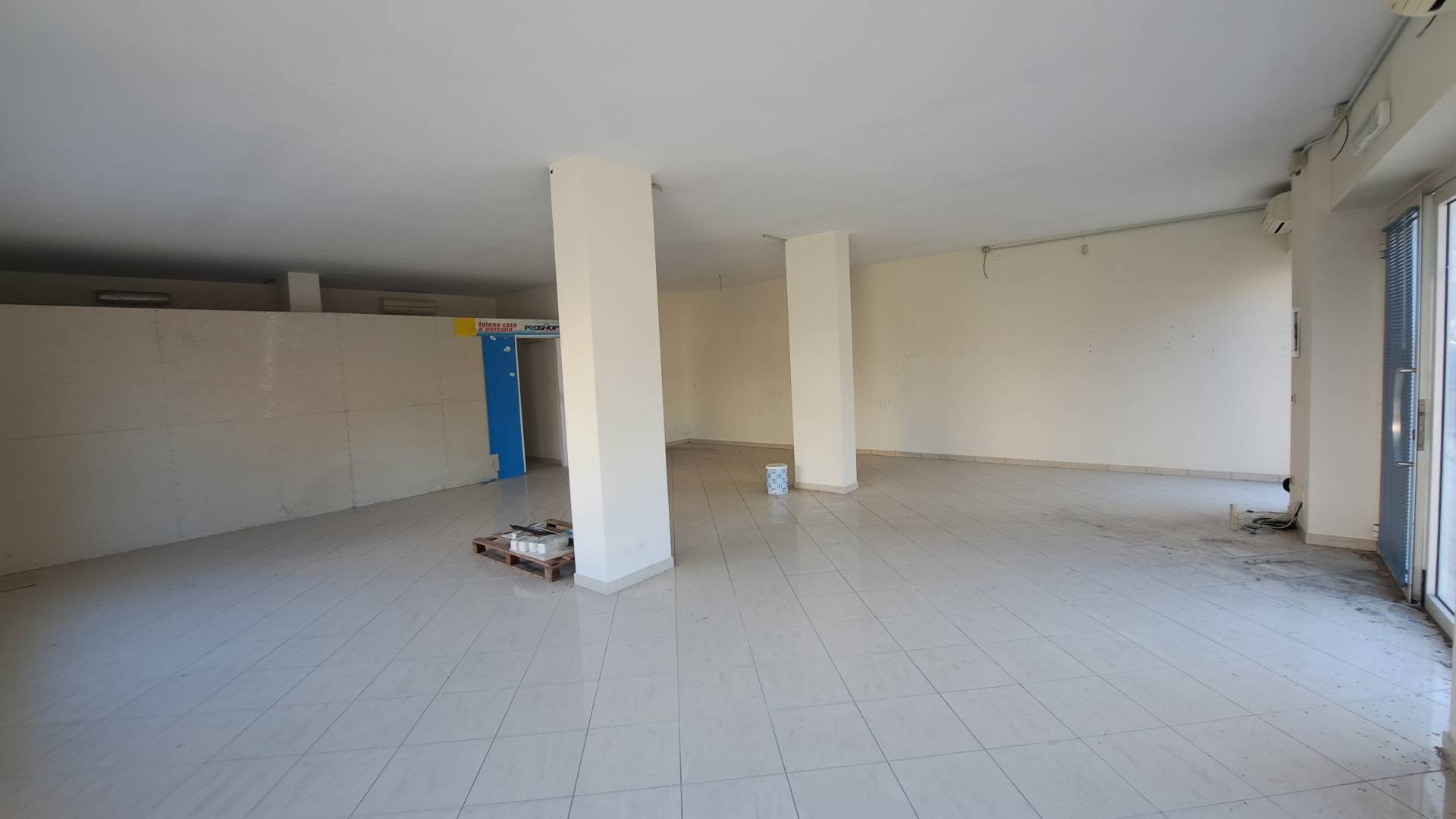 Locale commerciale in affitto a Chieti, Chieti Scalo