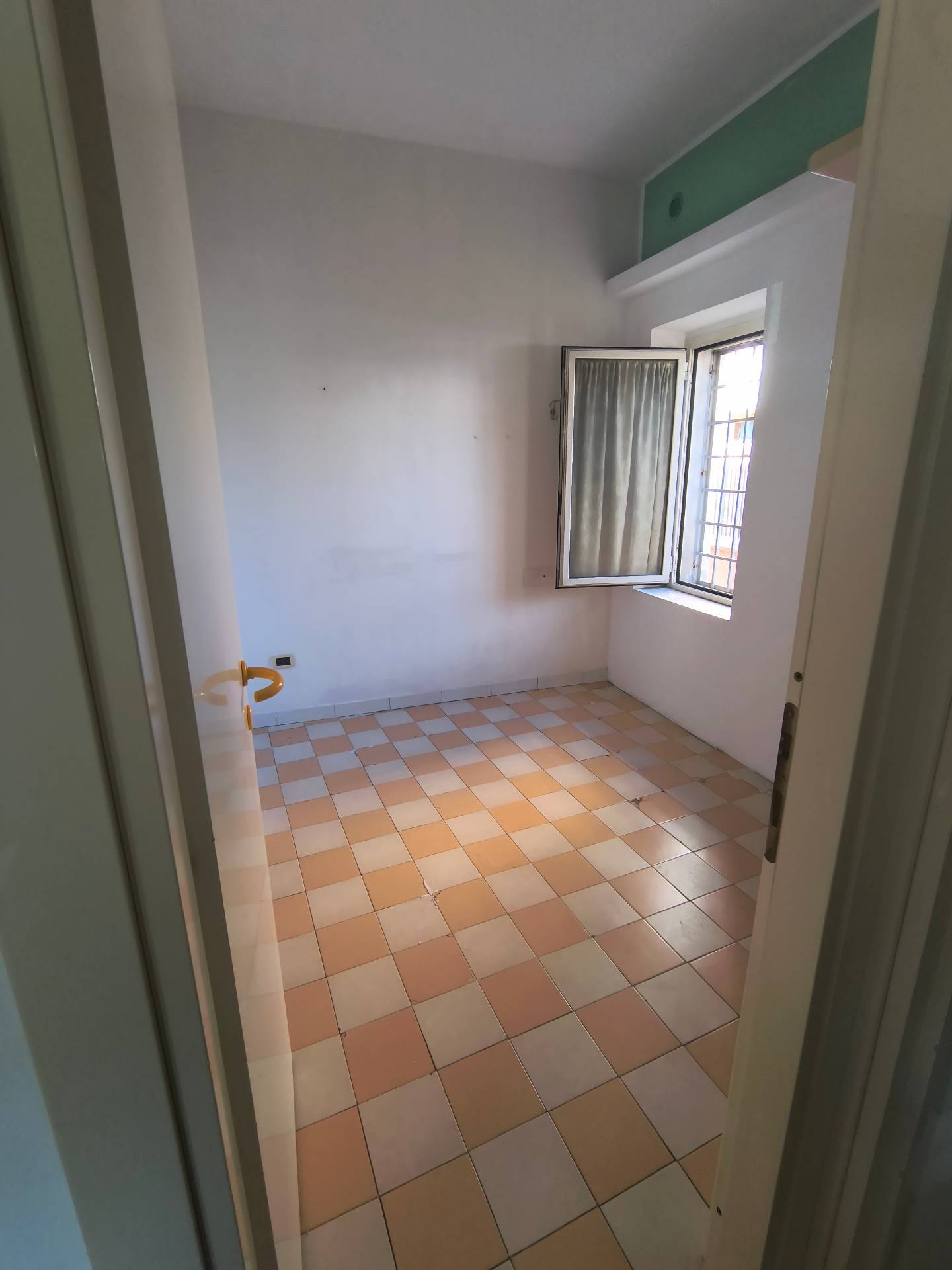 Locale commerciale in affitto a Chieti, Chieti Scalo