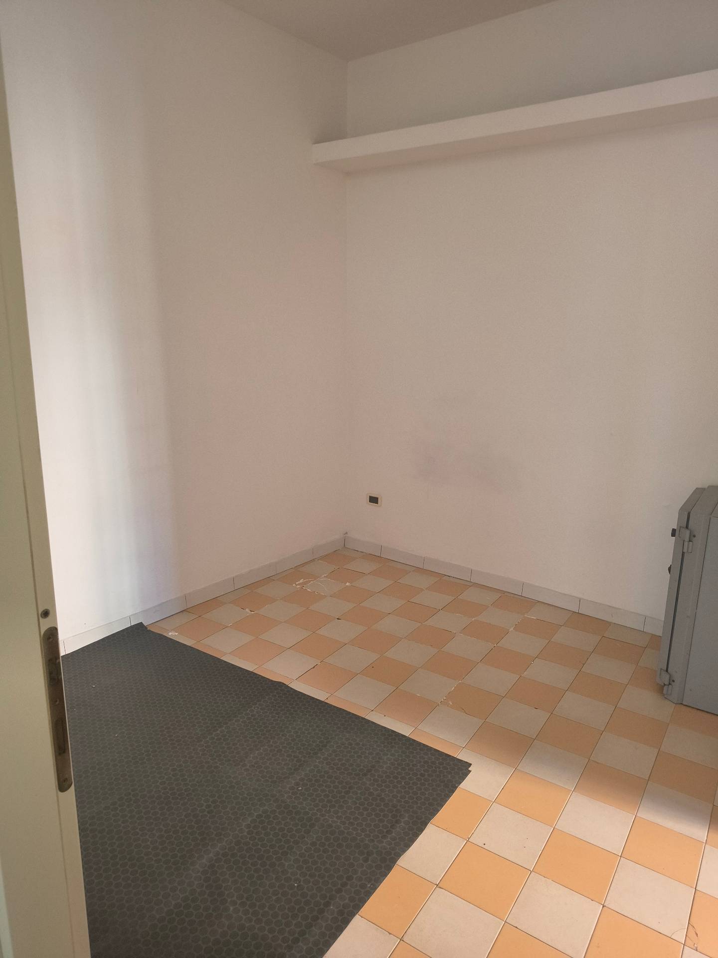 Locale commerciale in affitto a Chieti, Chieti Scalo