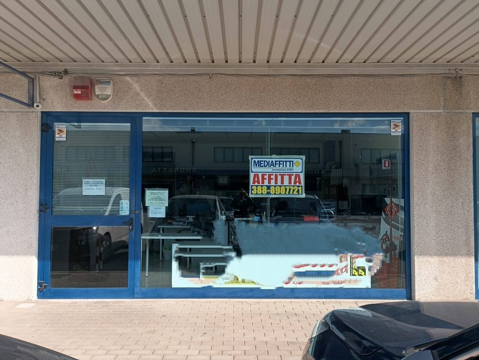 Locale commerciale in affitto a Chieti, Chieti Scalo