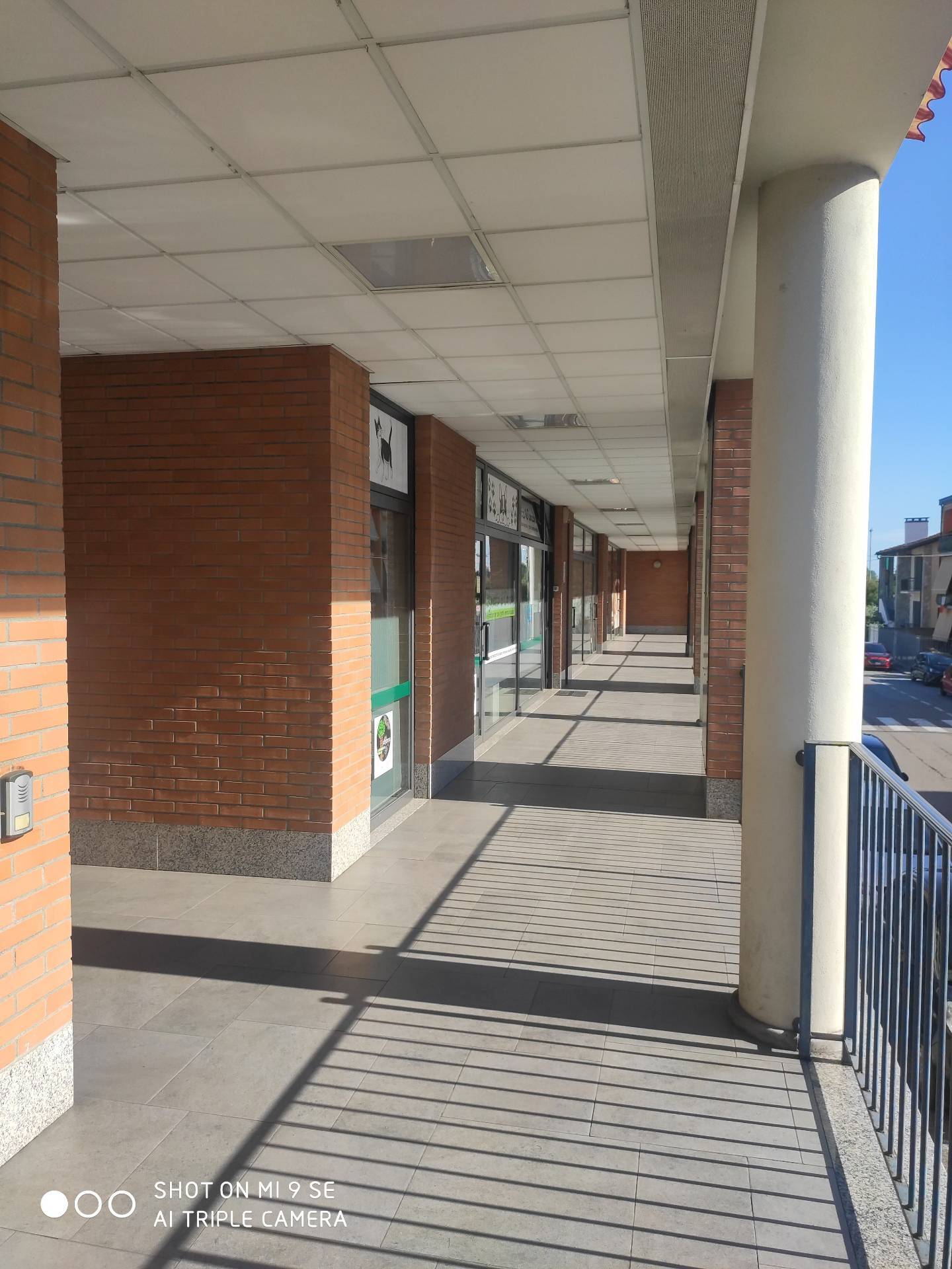 Locale commerciale in affitto a Gaggiano