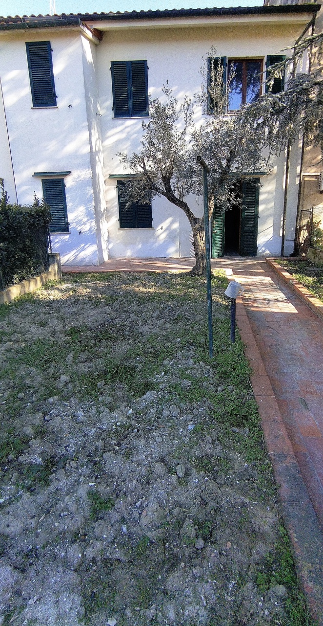 Casa indipendente con giardino a Fucecchio