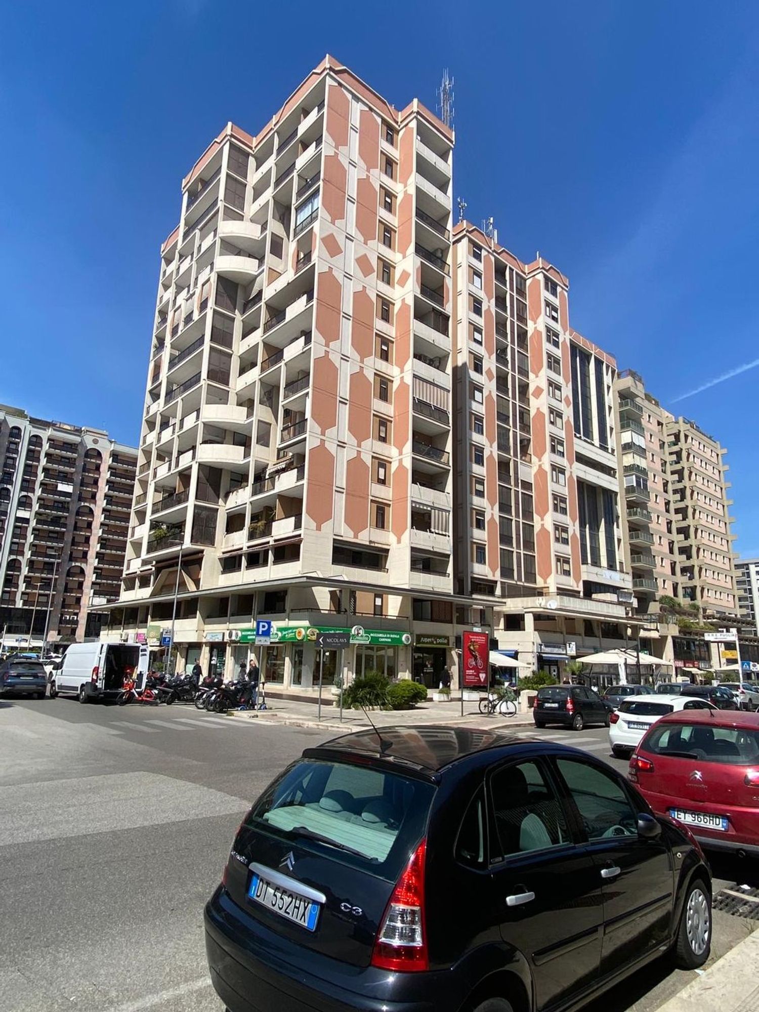 Ufficio in affitto in via camillo rosalba 47/ z, Bari