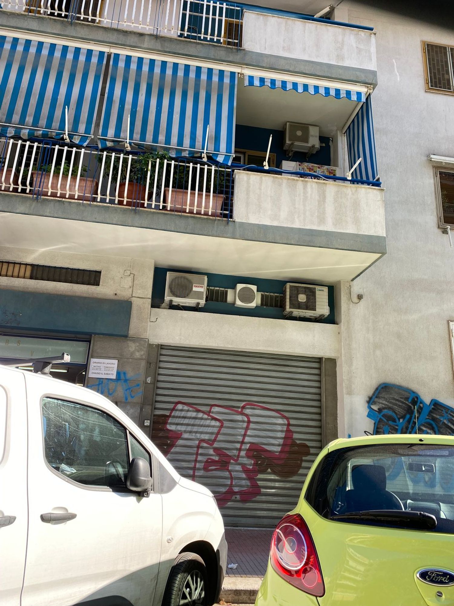 Locale commerciale in vendita in via via giuseppe petraglione 19, Bari