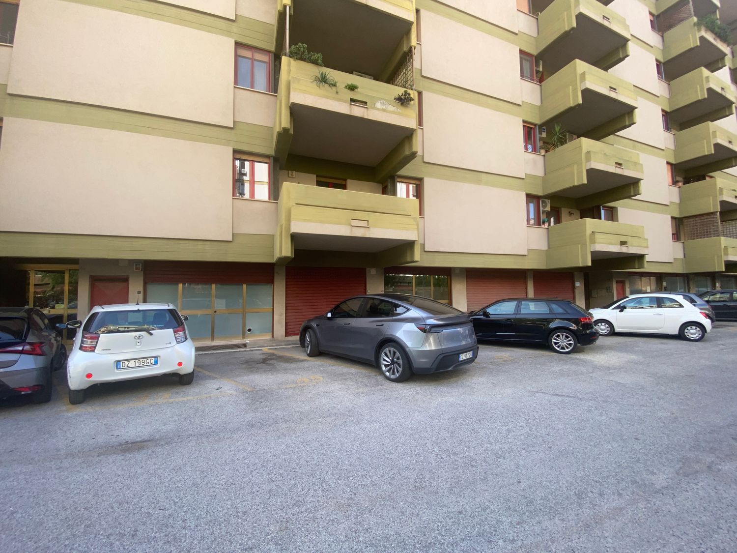 Locale commerciale in affitto in via via gaetano devitofrancesco 4, Bari