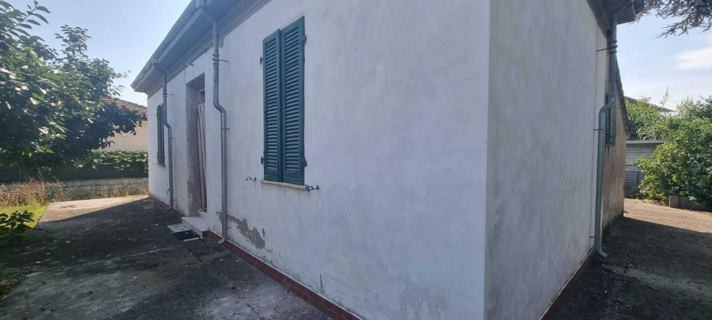 Casa indipendente con giardino a Carrara