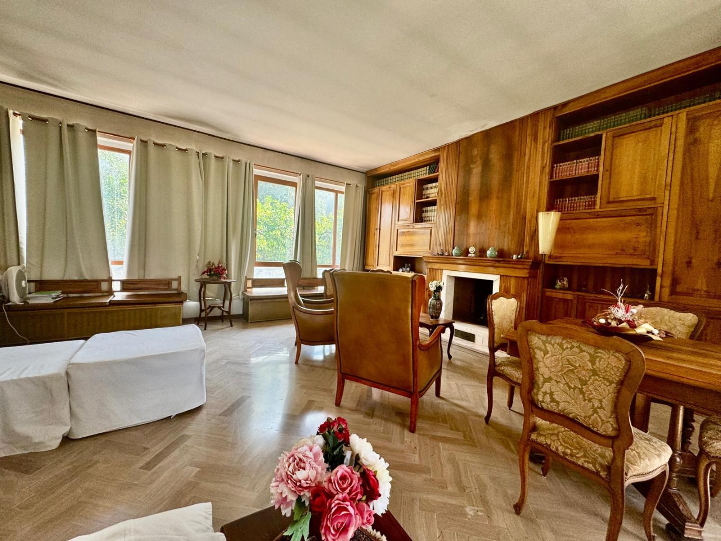 Villa Bifamiliare con giardino, Massa remola