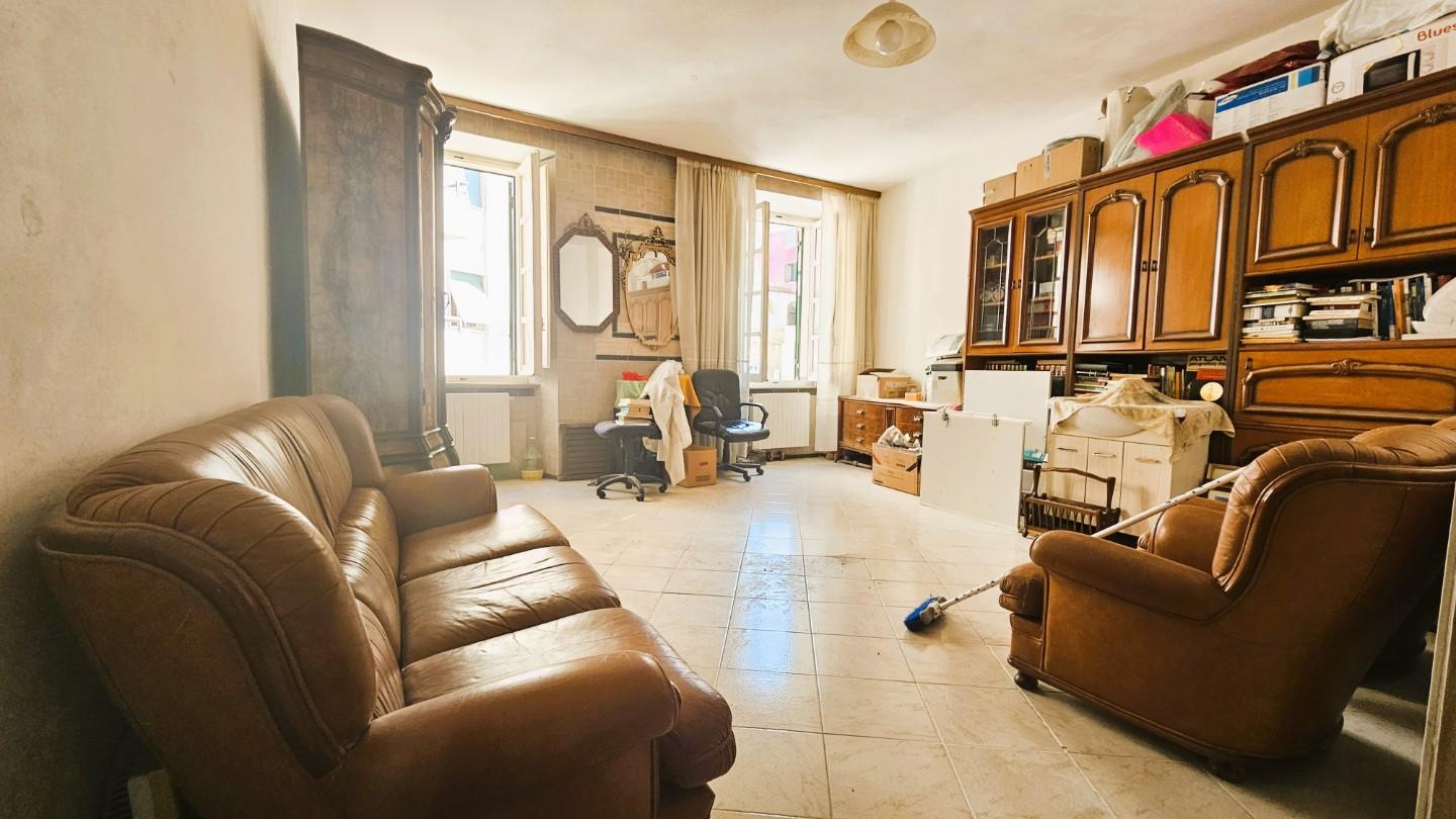 Appartamento da ristrutturare, Massa centro storico