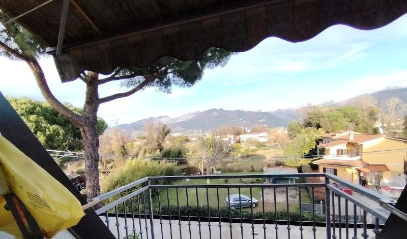 Attico con terrazzo, Massa marina di