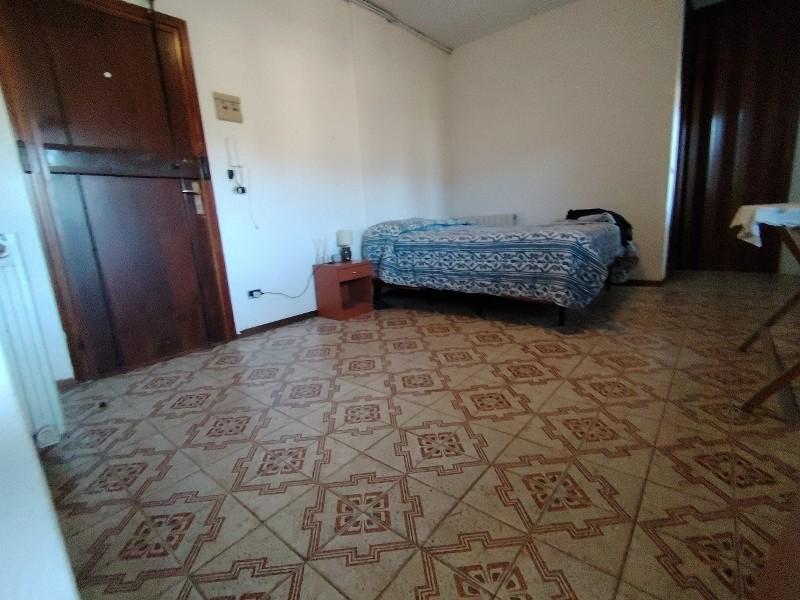 Attico con terrazzo, Massa marina di