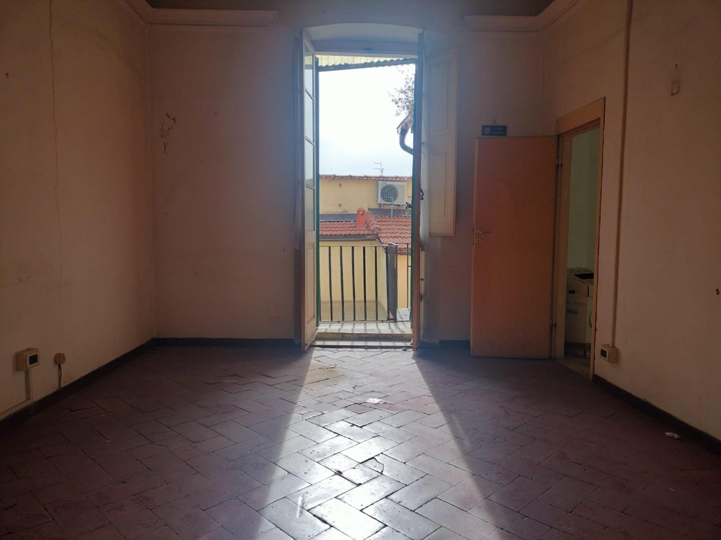 Appartamento da ristrutturare, Massa centro storico