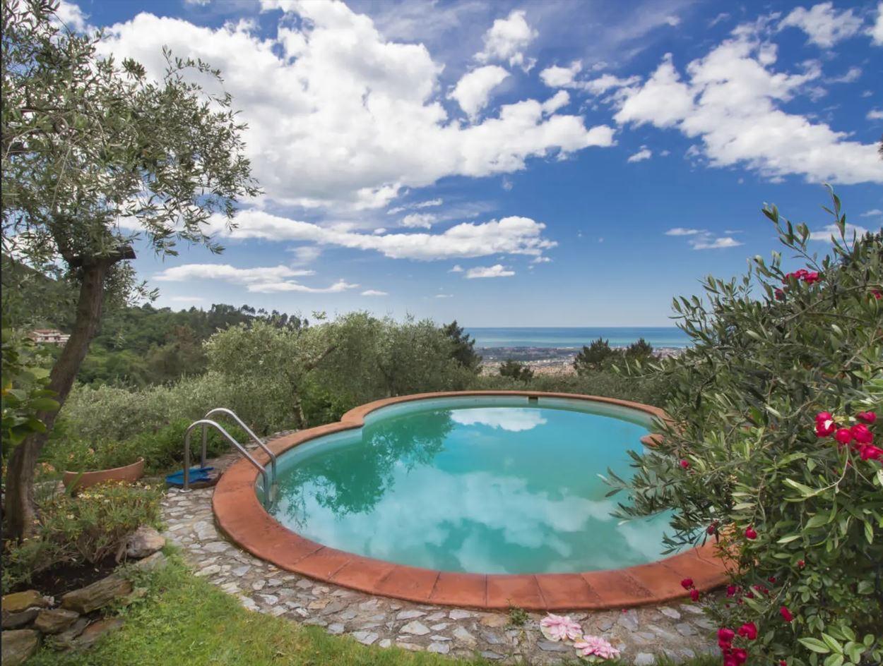 Villa con giardino, Massa san carlo