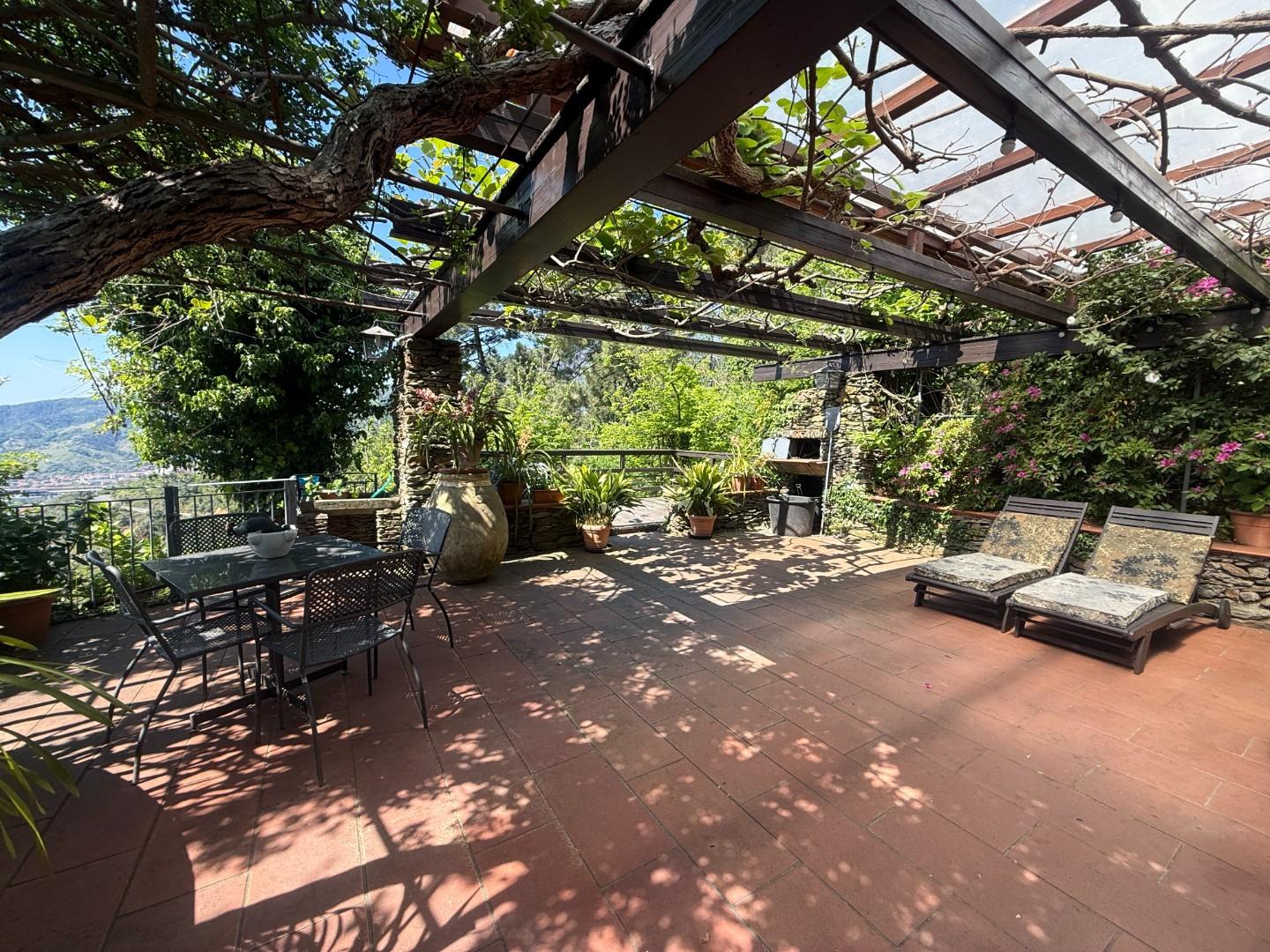 Villa con giardino, Massa san carlo