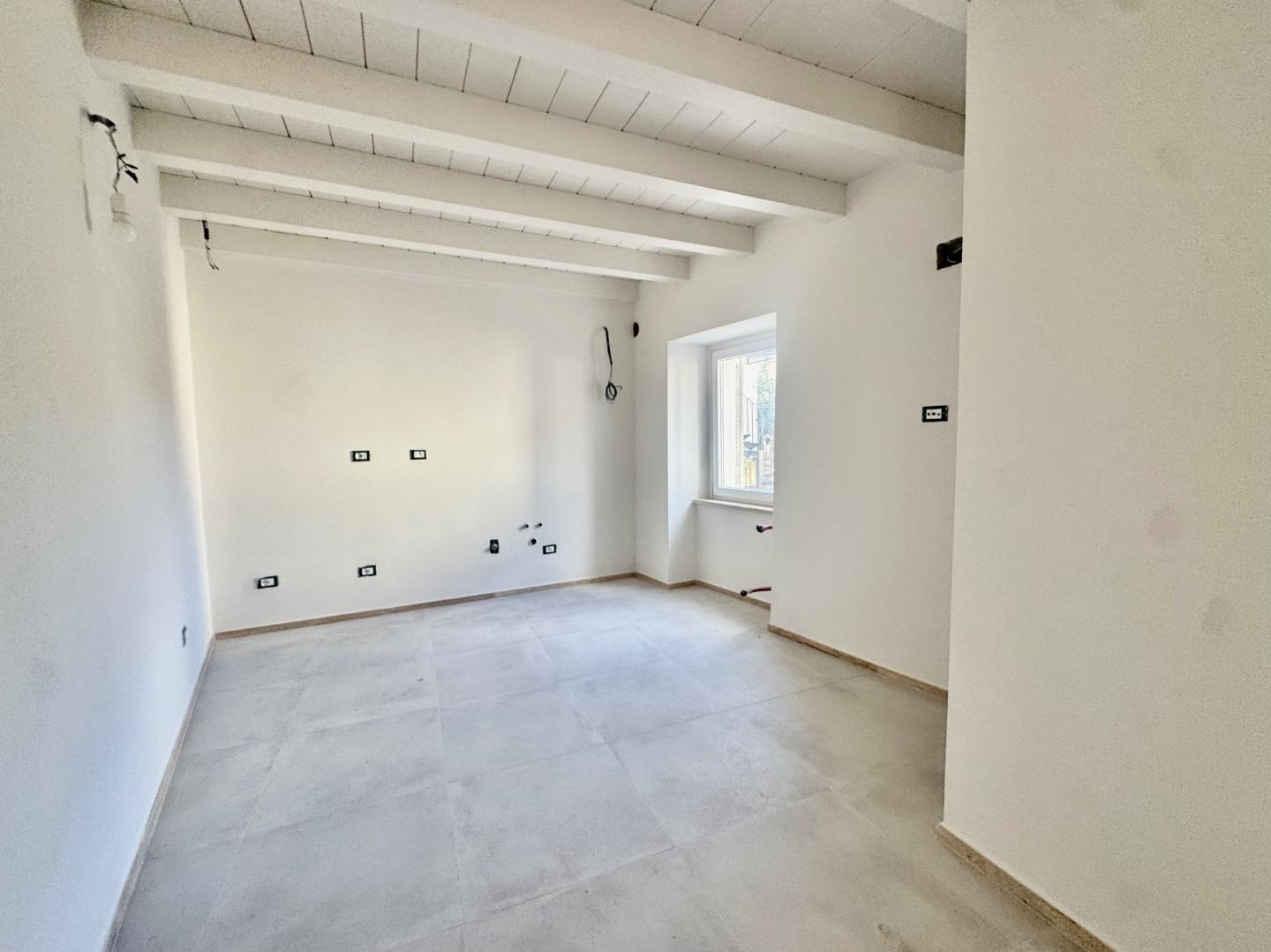 Casa indipendente con terrazzo, Massa turano