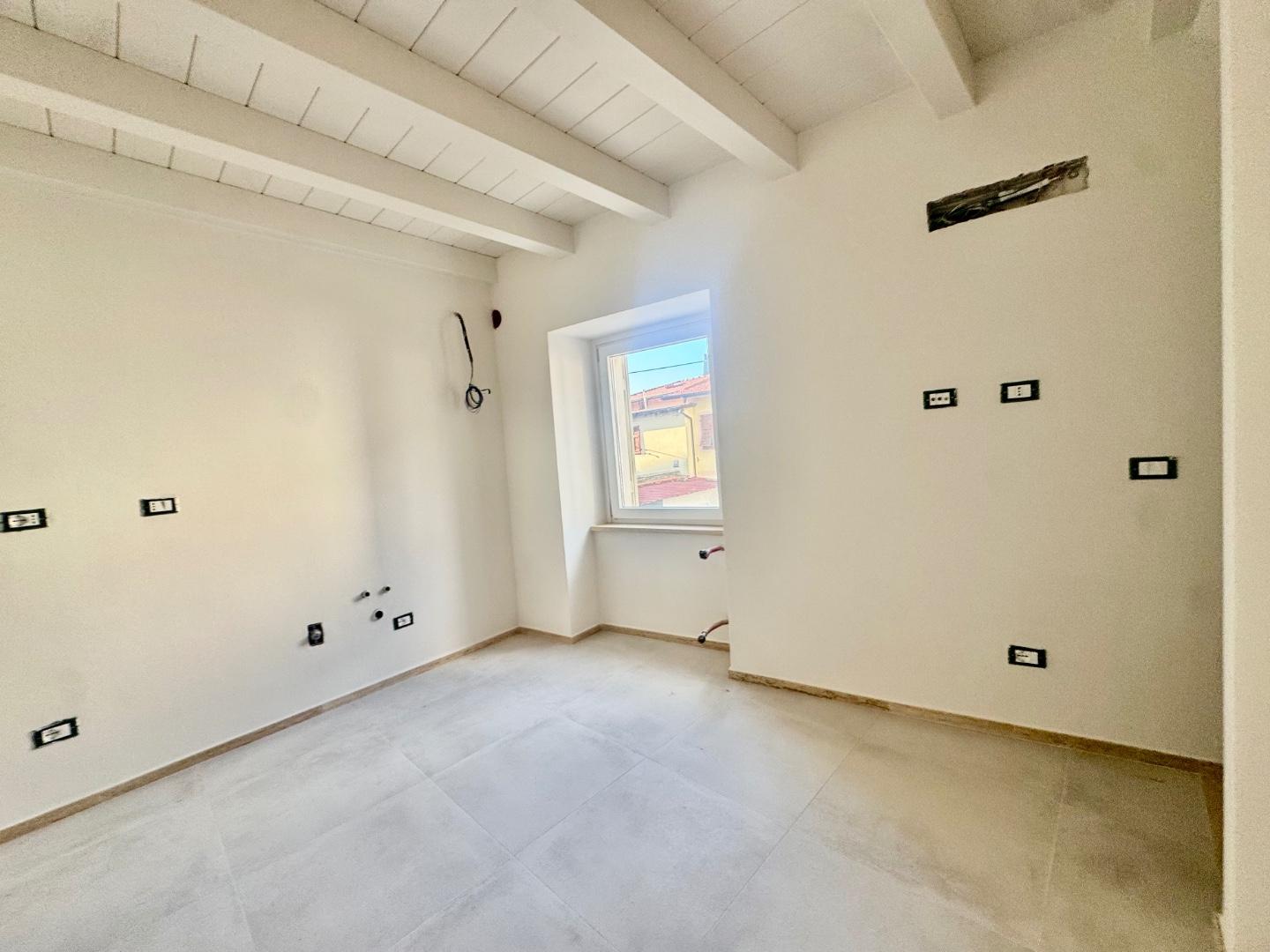 Casa indipendente con terrazzo, Massa turano