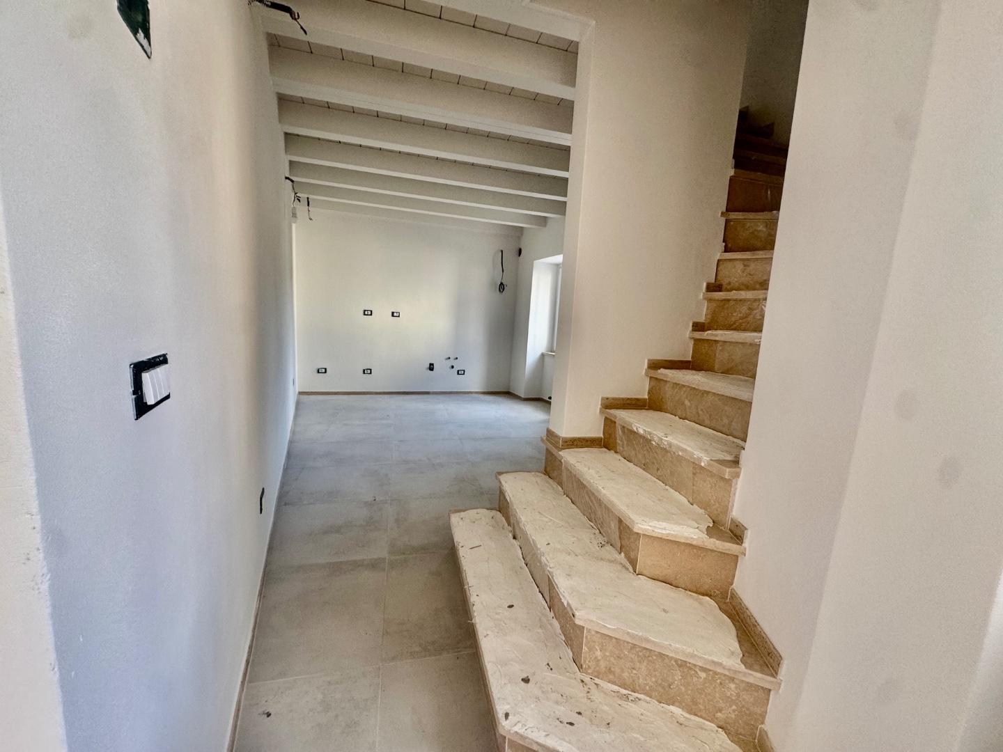 Casa indipendente con terrazzo, Massa turano