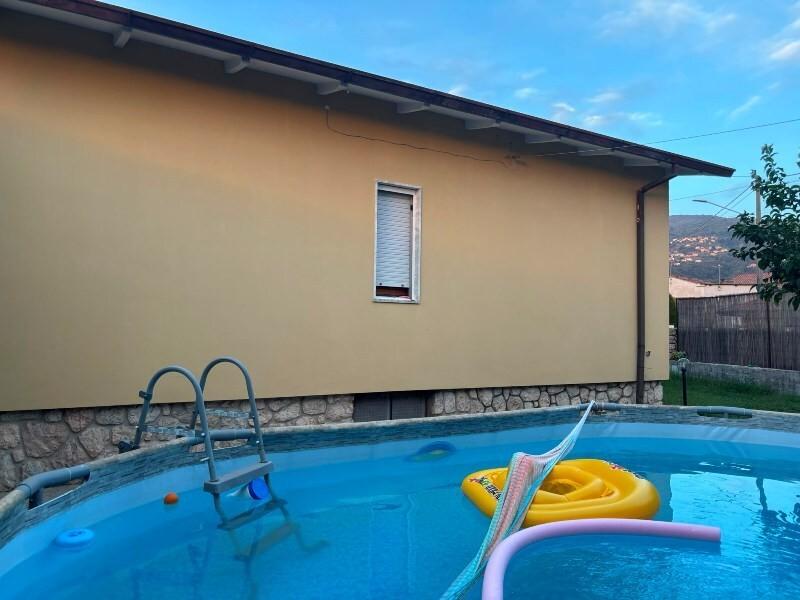 Casa indipendente in vendita a Massa