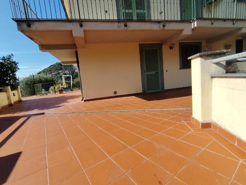 Villa con giardino, Montignoso serra