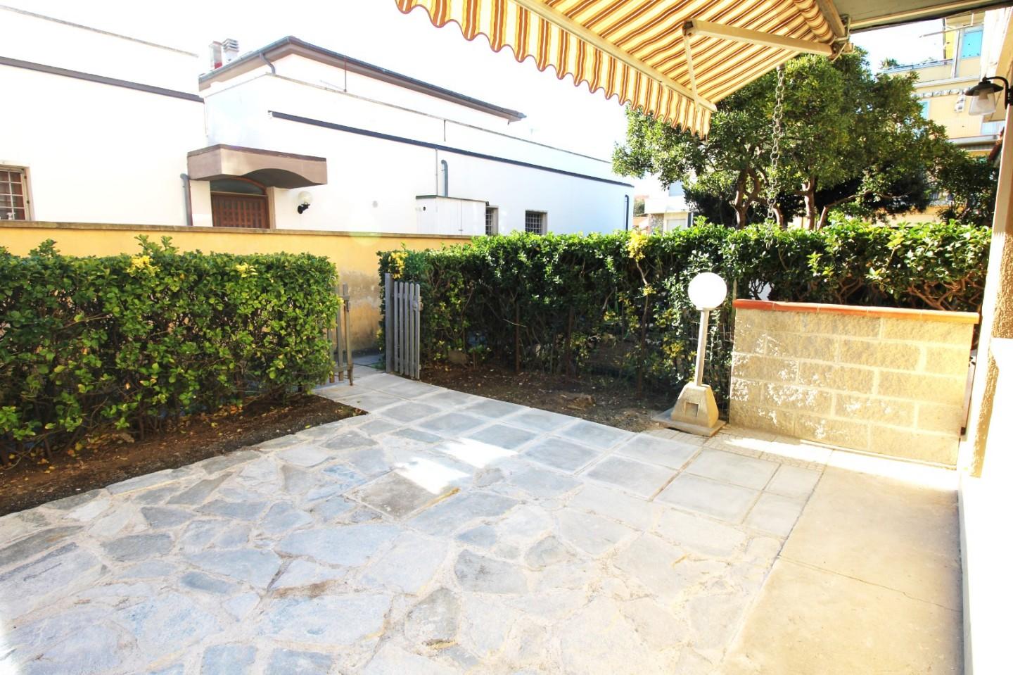 Bilocale arredato in affitto, Pisa marina di