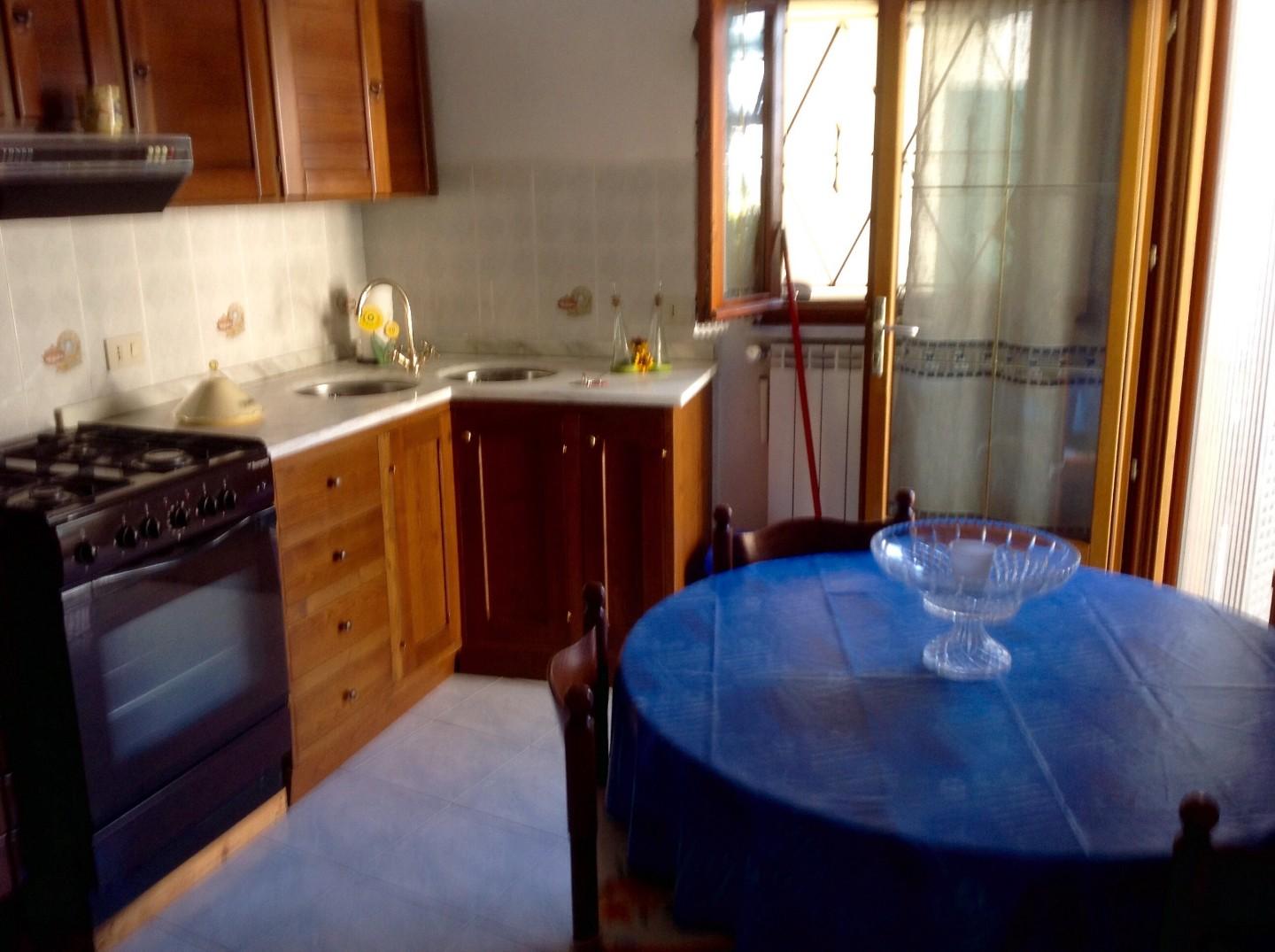 Trilocale arredato in affitto, Pisa marina di