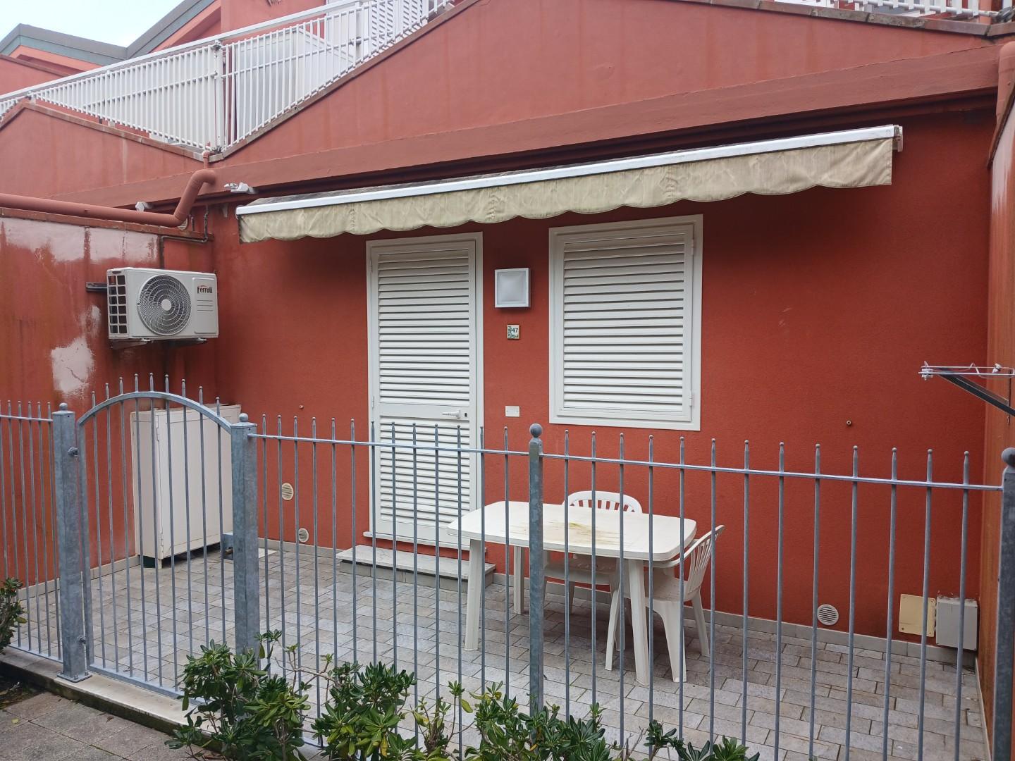 Bilocale arredato in affitto, Pisa marina di