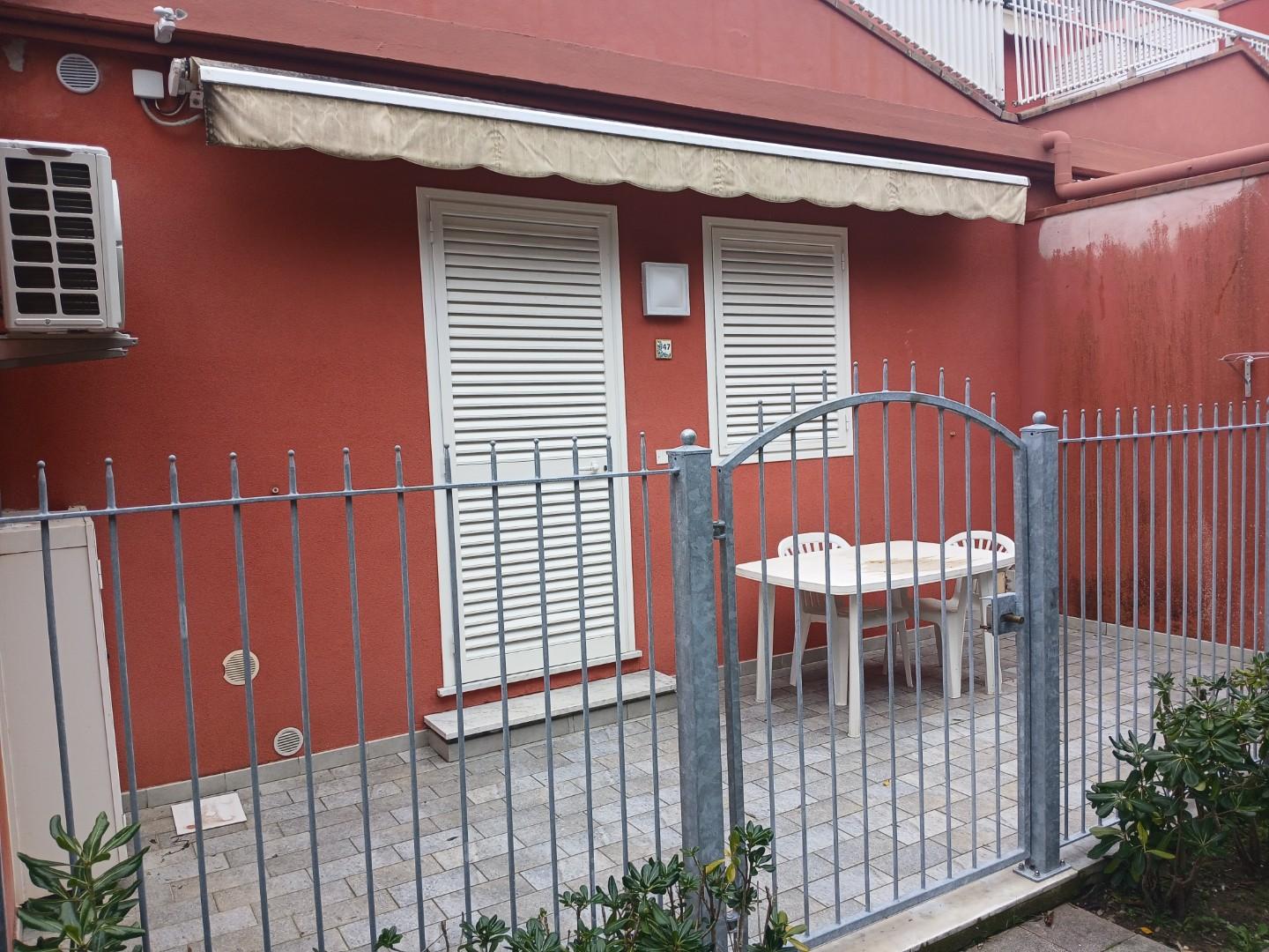 Bilocale arredato in affitto, Pisa marina di