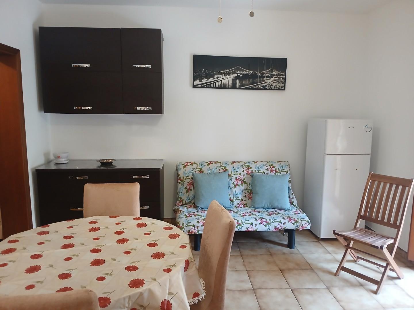 Trilocale arredato in affitto, Pisa marina di