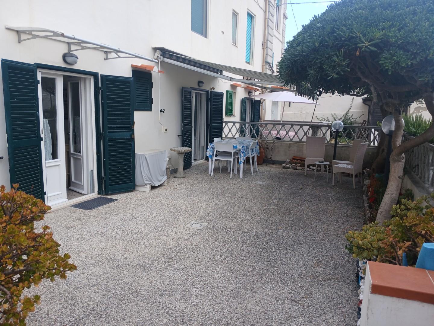 Trilocale arredato in affitto, Pisa marina di
