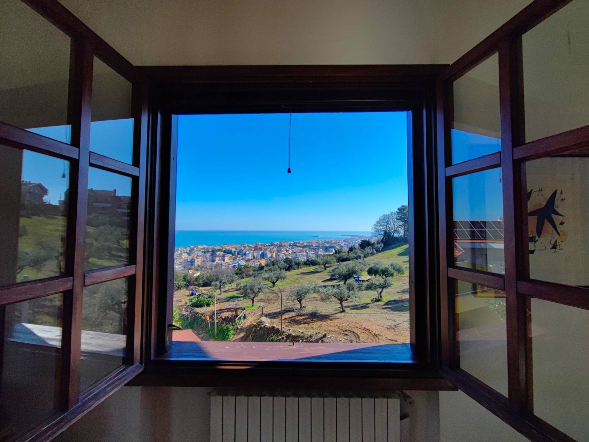 Villa, Casa singola in vendita a Pescara, Zona Colli