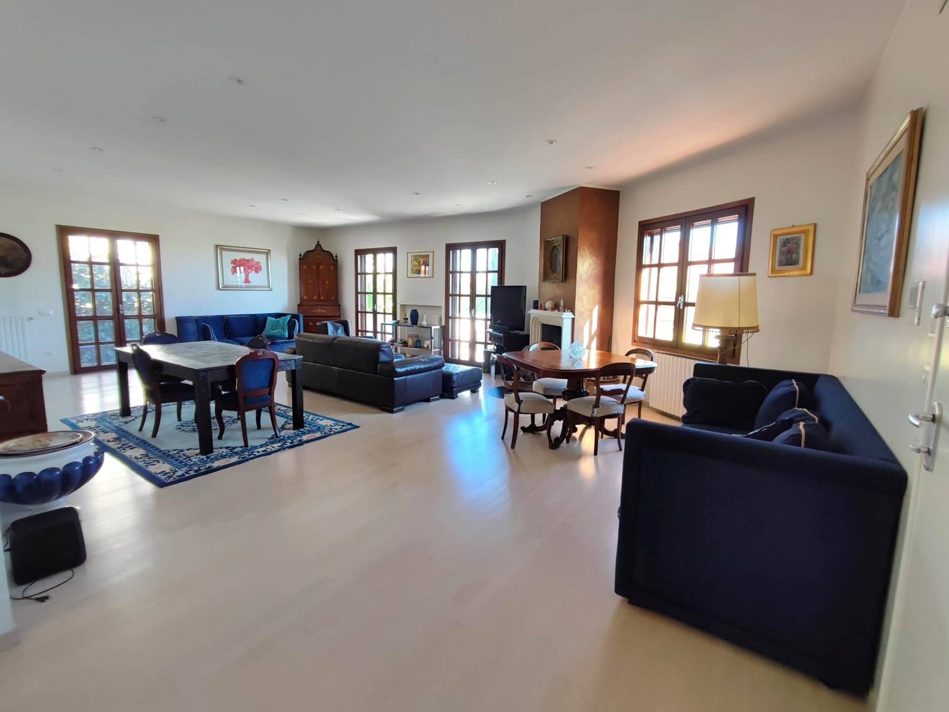 Villa, Casa singola in vendita a Pescara, Zona Colli