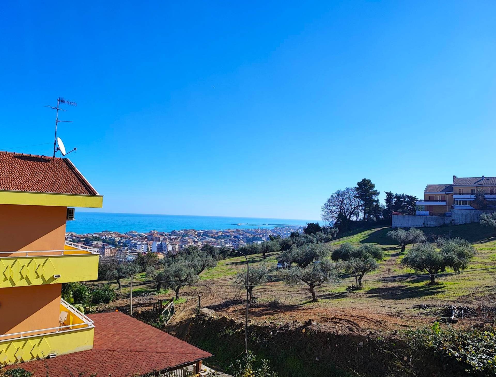 Villa, Casa singola in vendita a Pescara, Zona Colli