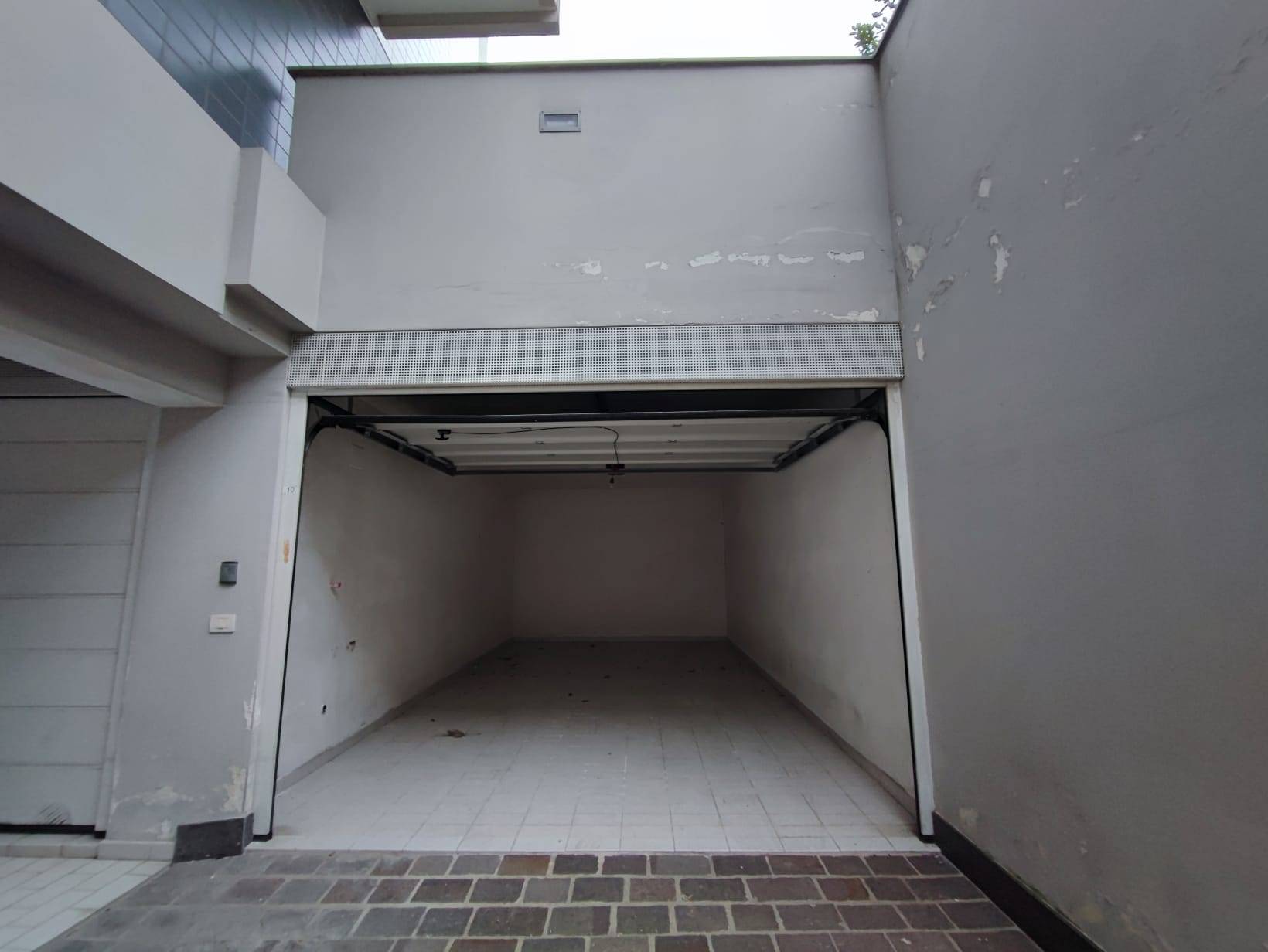 Garage in vendita a Pescara, Centro