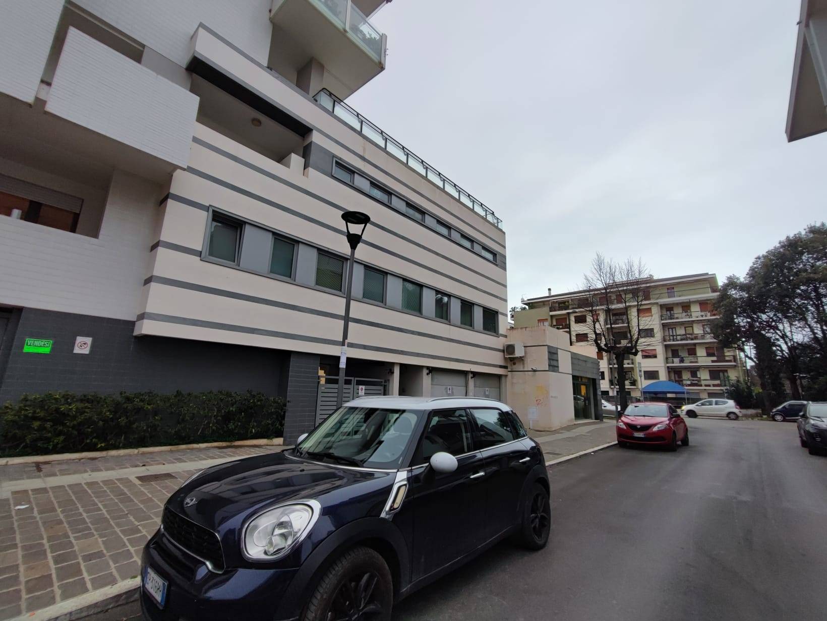 Garage in vendita a Pescara, Centro