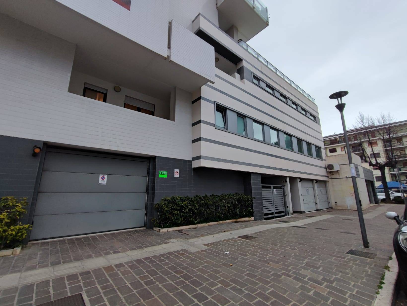 Garage in vendita a Pescara, Centro