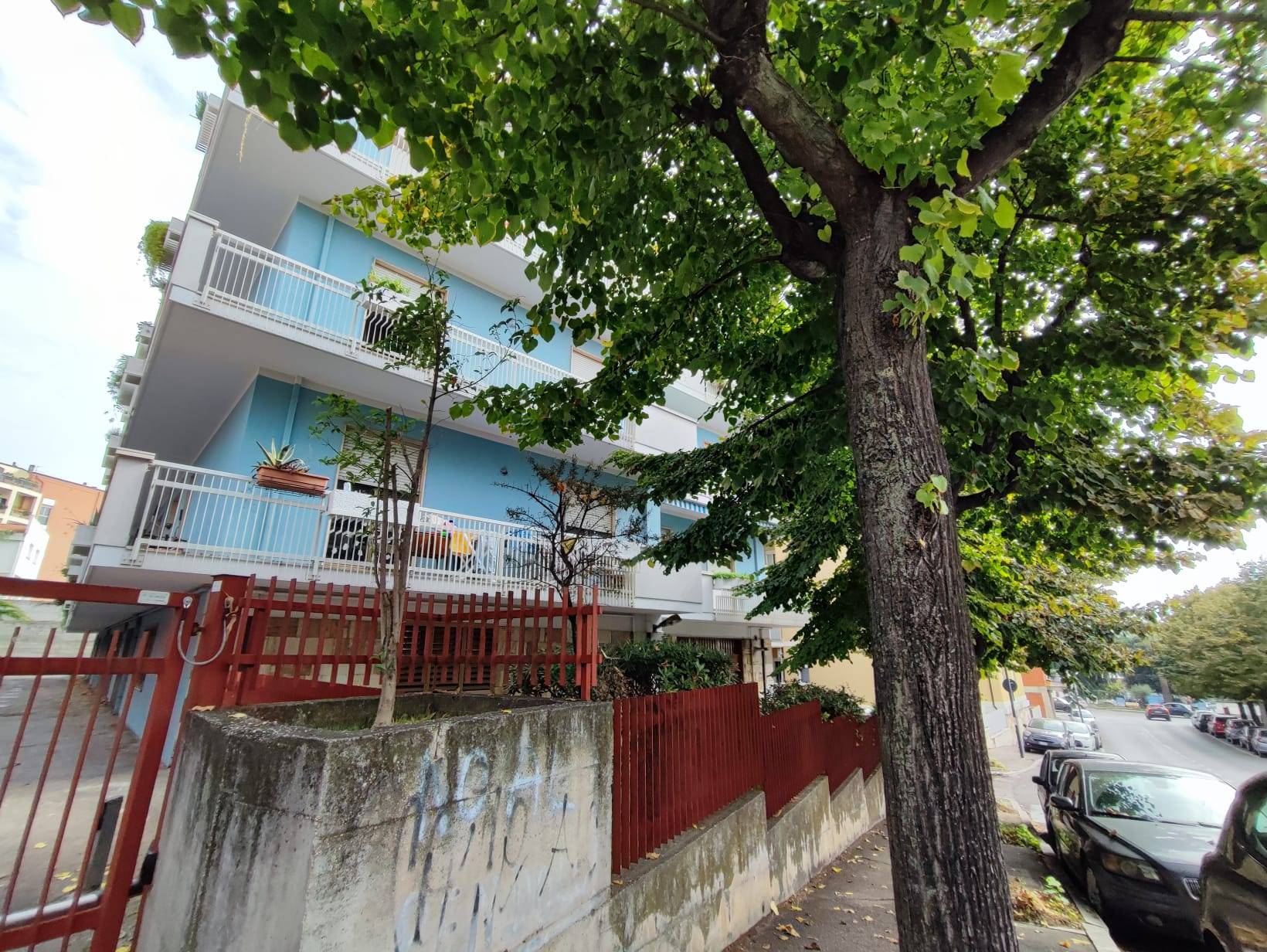 Box o garage in vendita a Pescara, Zona Colli