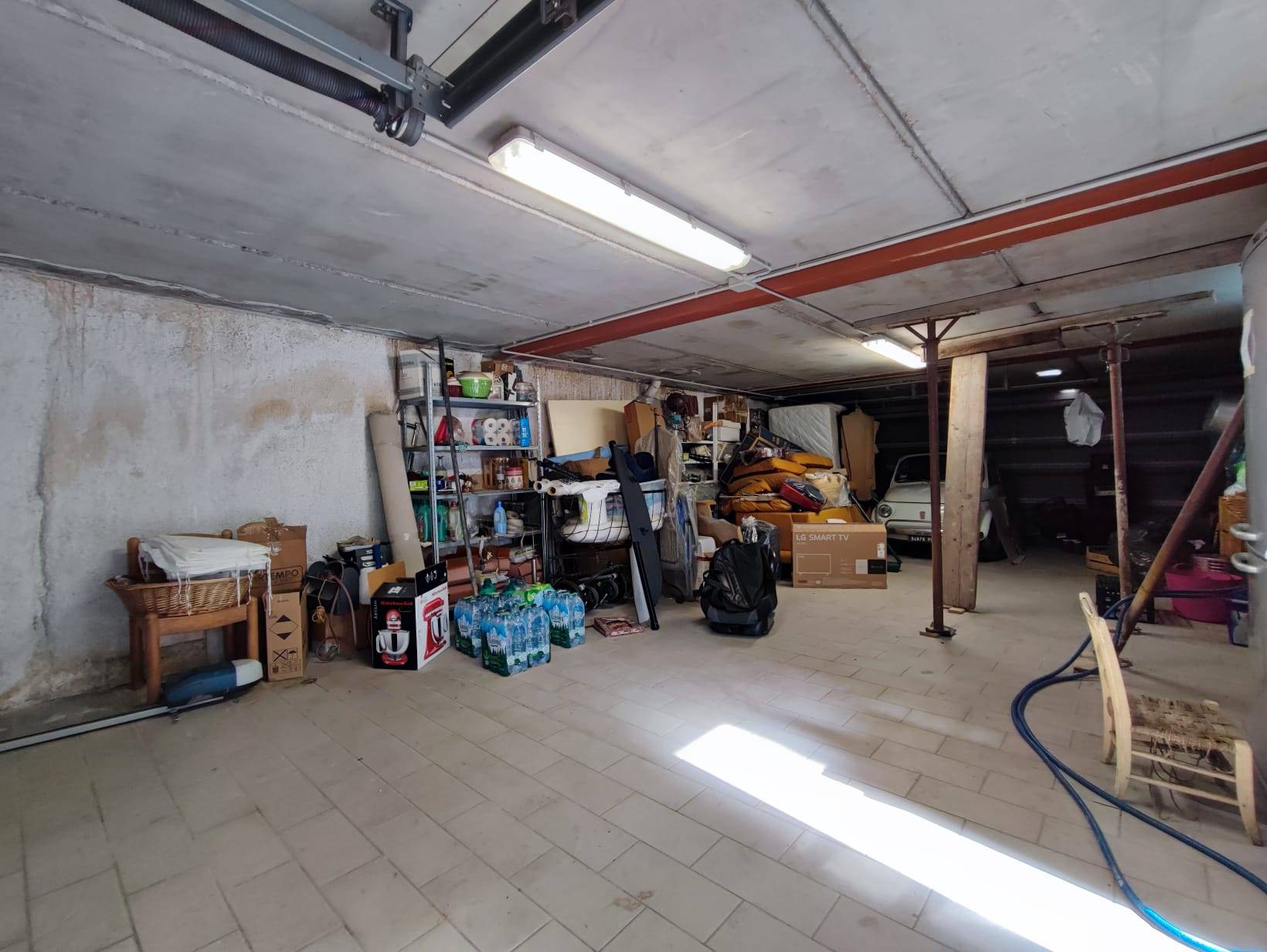 Box o garage in vendita a Pescara, Zona Colli