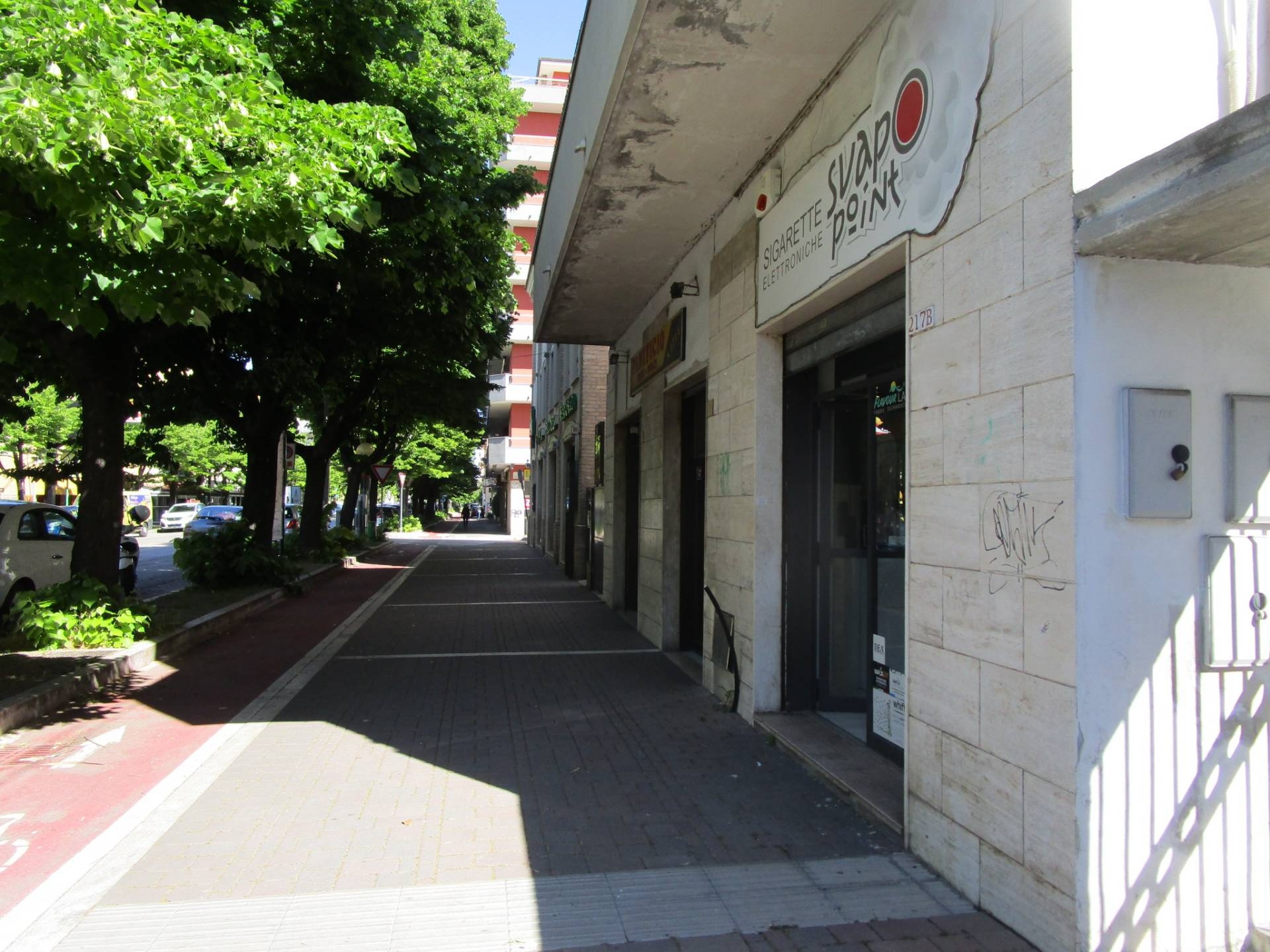 Locale commerciale in vendita a Pescara, Porta Nuova