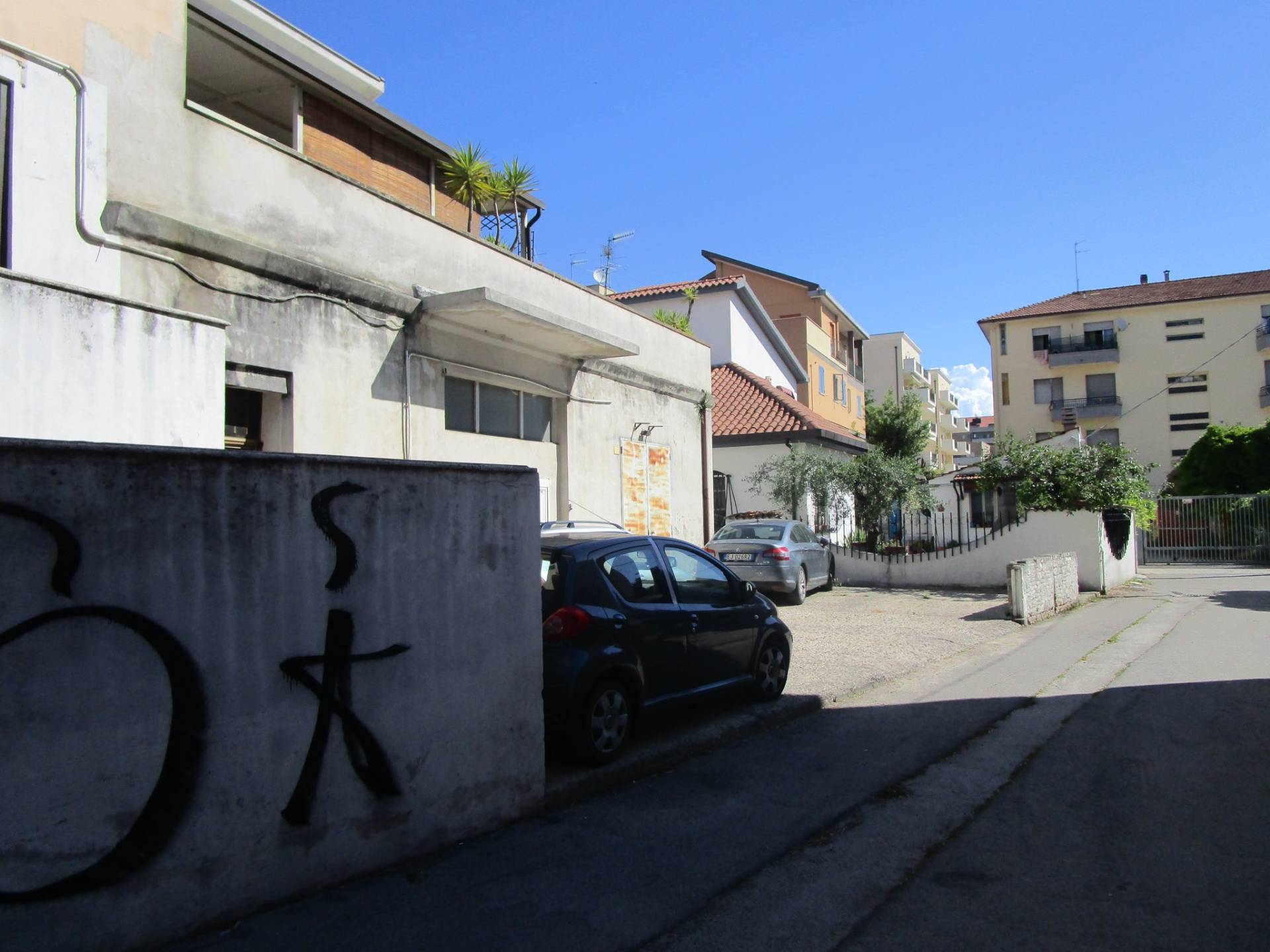 Locale commerciale in vendita a Pescara, Porta Nuova