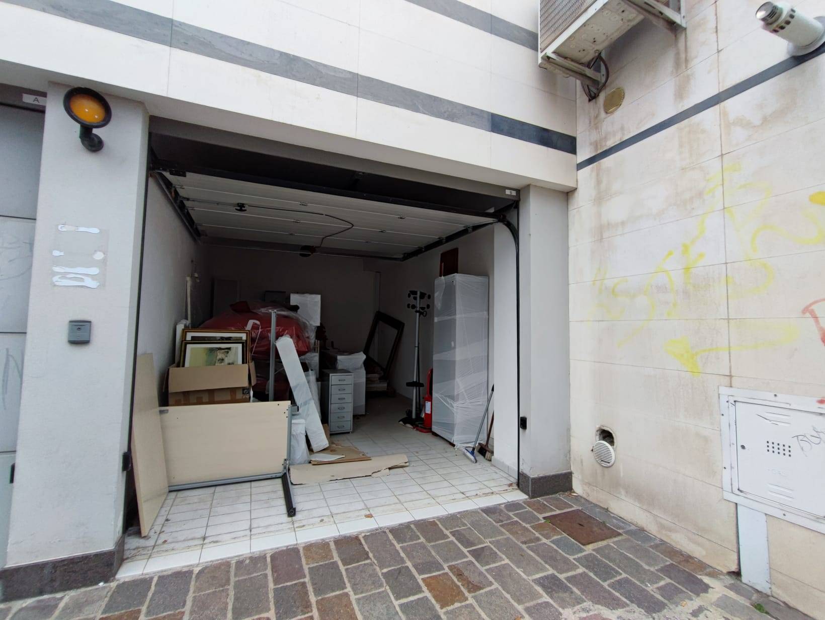 Garage in vendita a Pescara, Centro